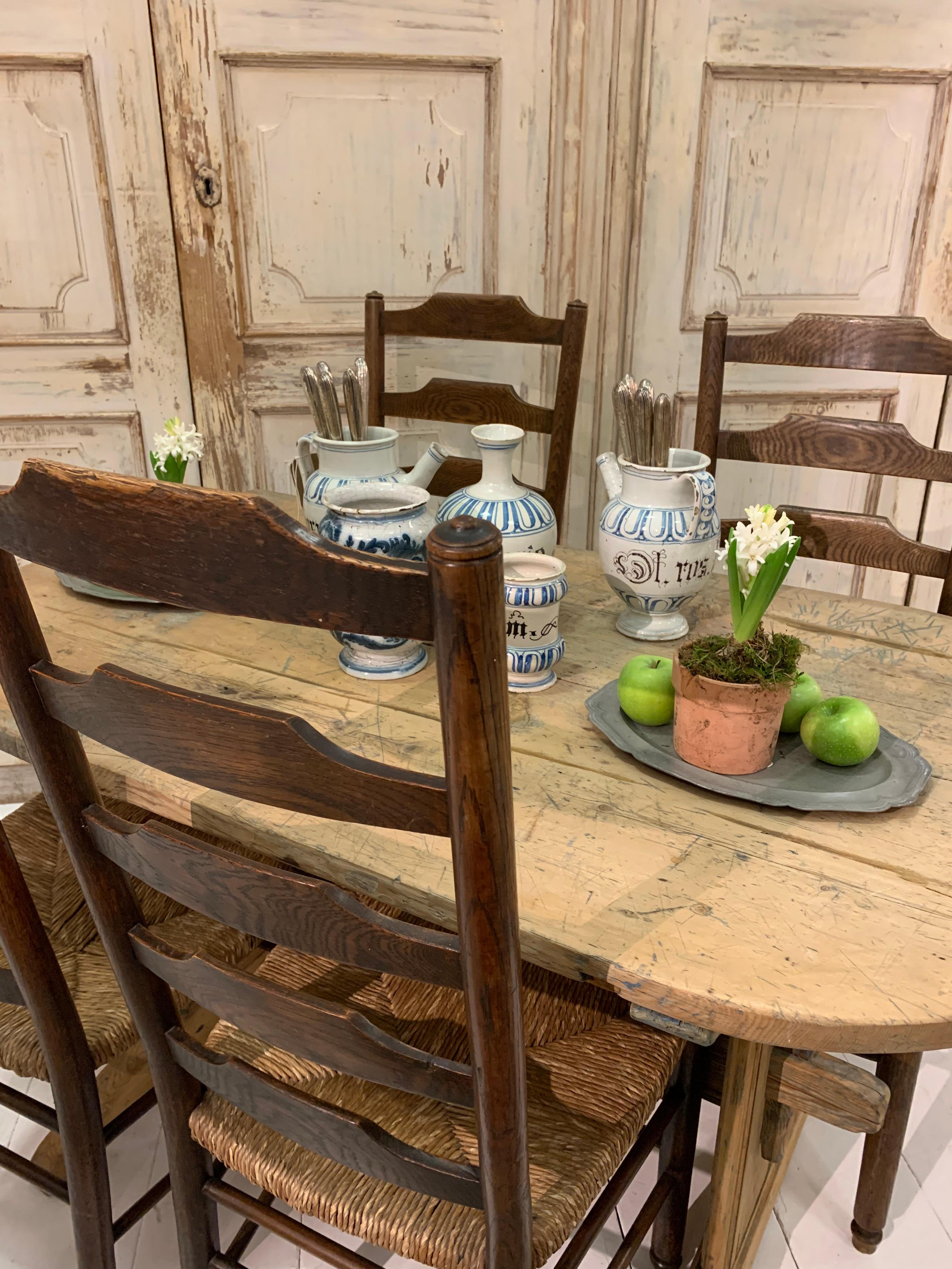 Swedish Country Pine Refectory Table with One Curved End, circa 18th Century For Sale 1