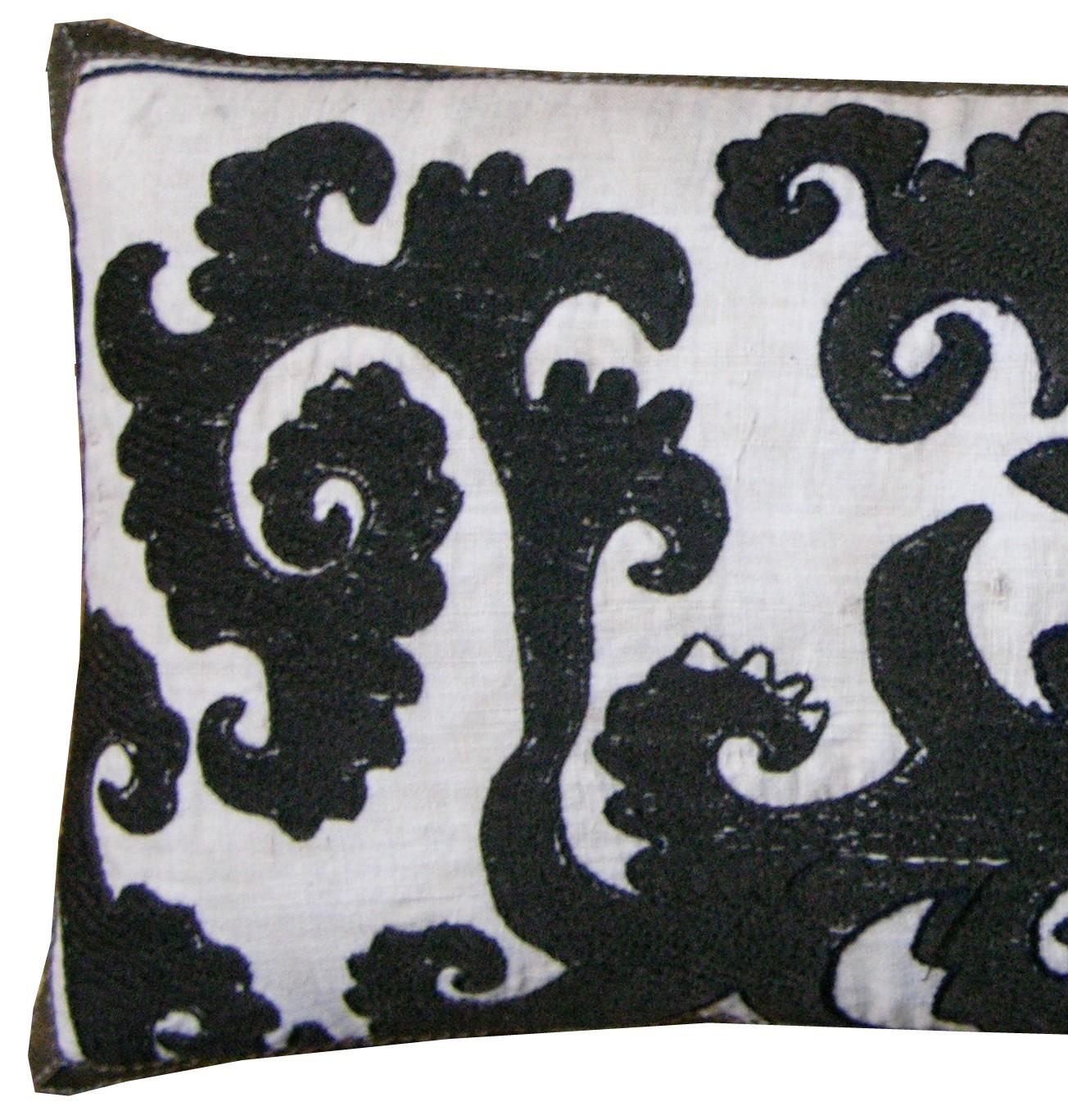 Empire Circa 1900 Antique Susani Embroidery Pillow (Oreiller en broderie Susani) en vente