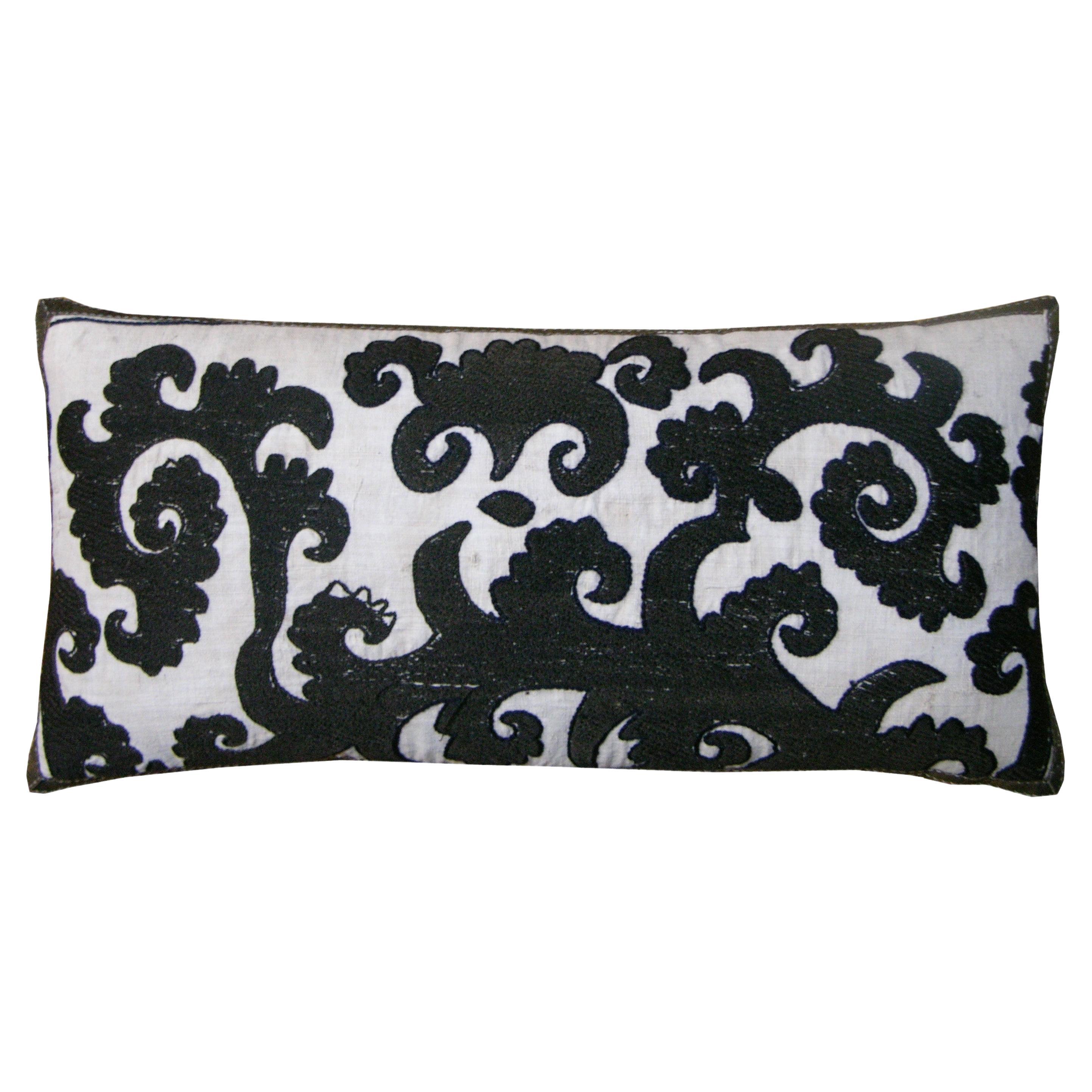 Circa 1900 Antique Susani Embroidery Pillow (Oreiller en broderie Susani) en vente