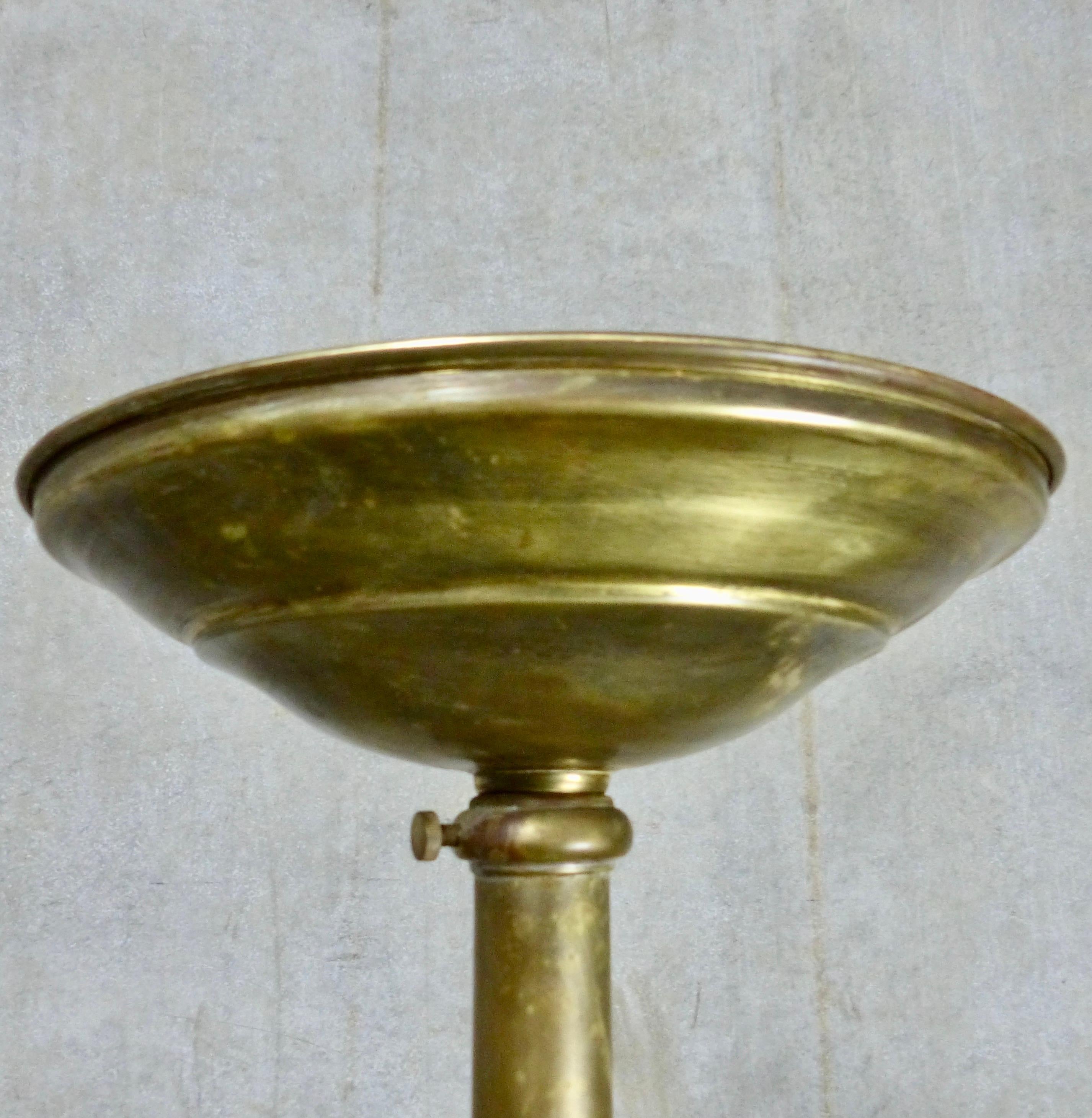 Nicely balanced brass plant display stand. Classic proportions in a solid brass display plant stand.
Dimensions: 36” height x 11” diameter.