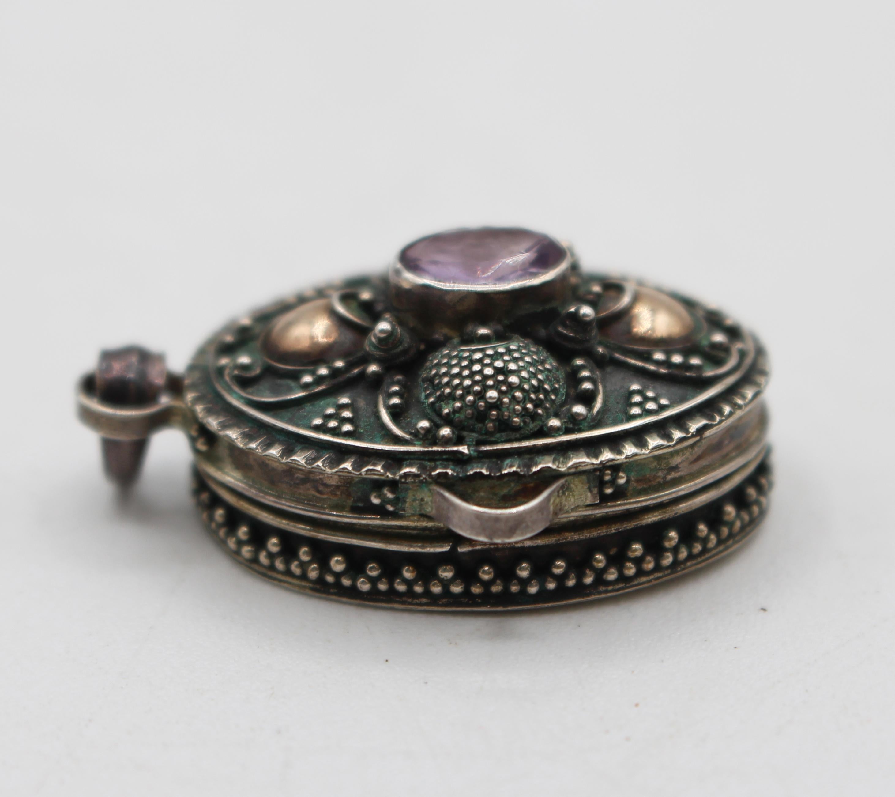 Victorien Médaillon en sterling, or et améthyste de style continental datant de 1900 en vente