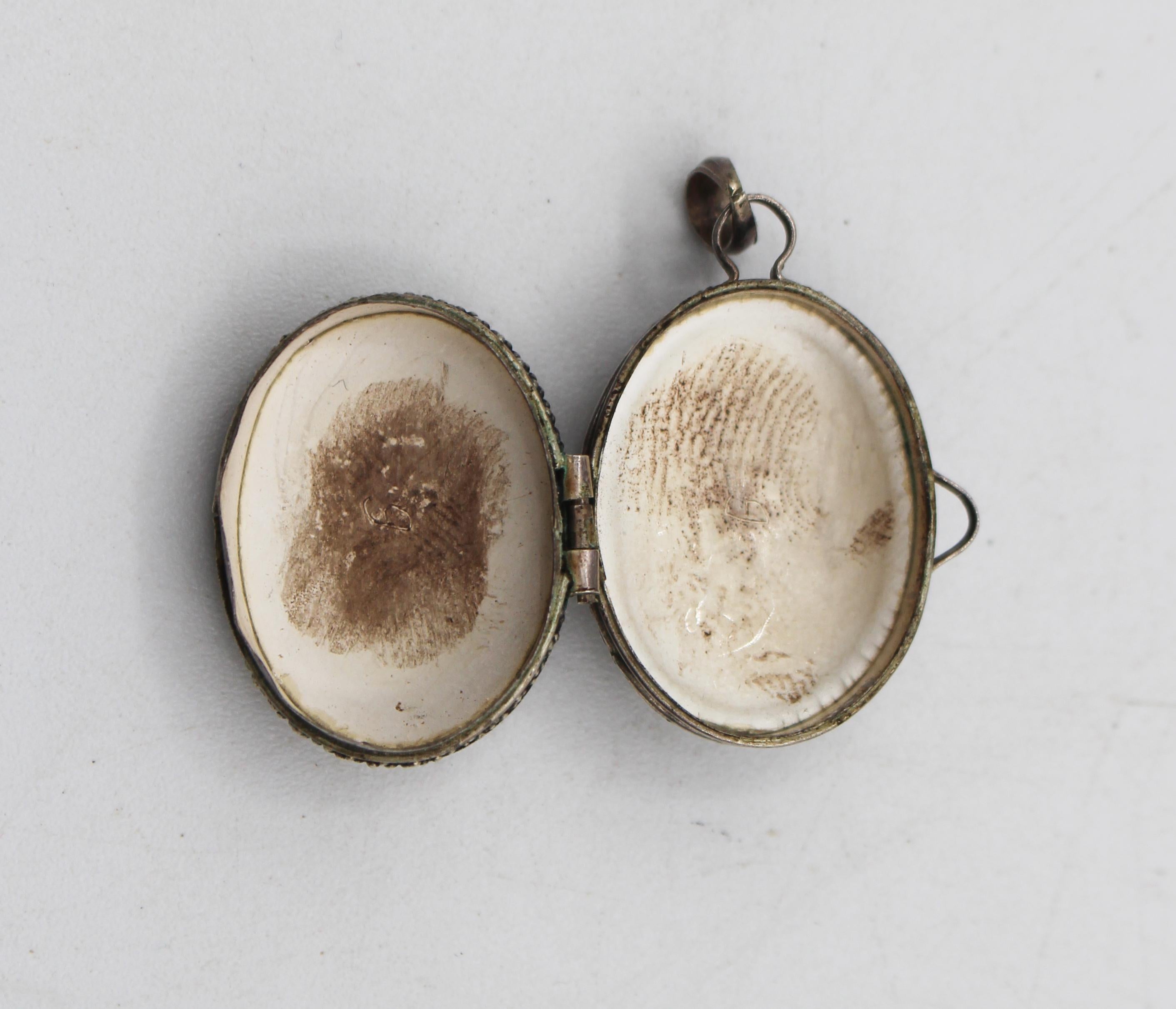 Médaillon en sterling, or et améthyste de style continental datant de 1900 Bon état - En vente à Chapel Hill, NC