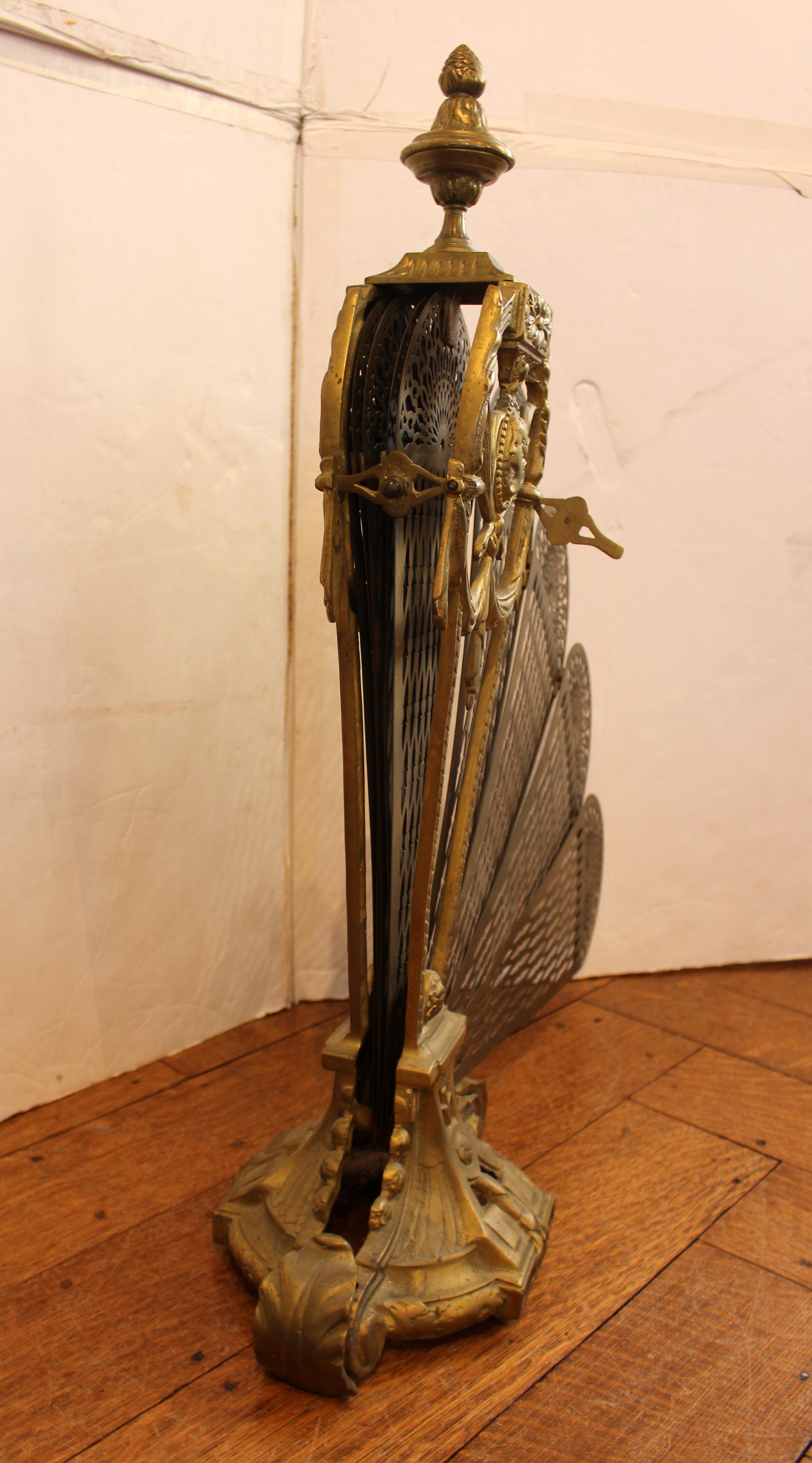 Édouardien Circa 1900 Ventilateur de cheminée en laiton anglais en vente