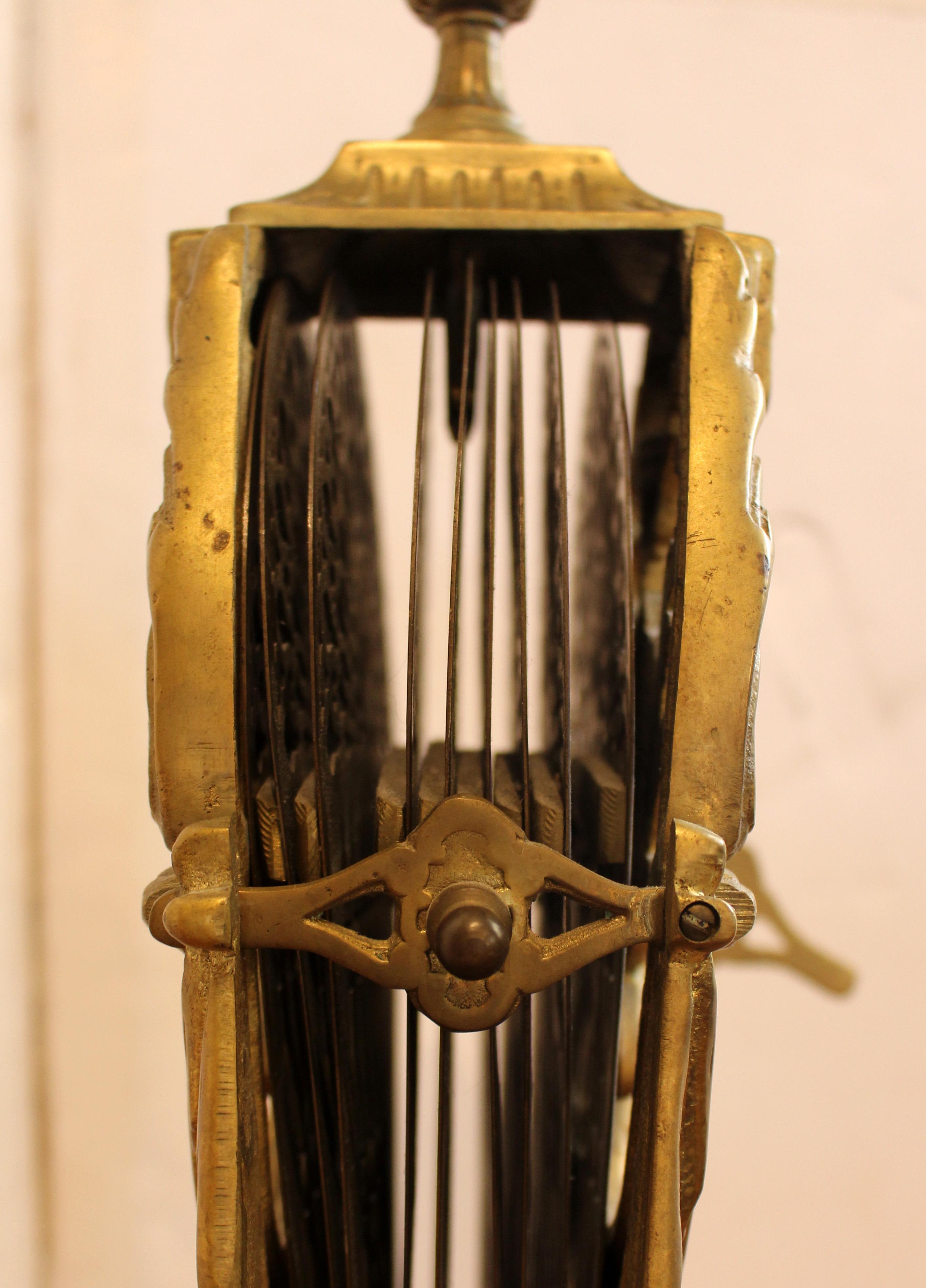 Anglais Circa 1900 Ventilateur de cheminée en laiton anglais en vente