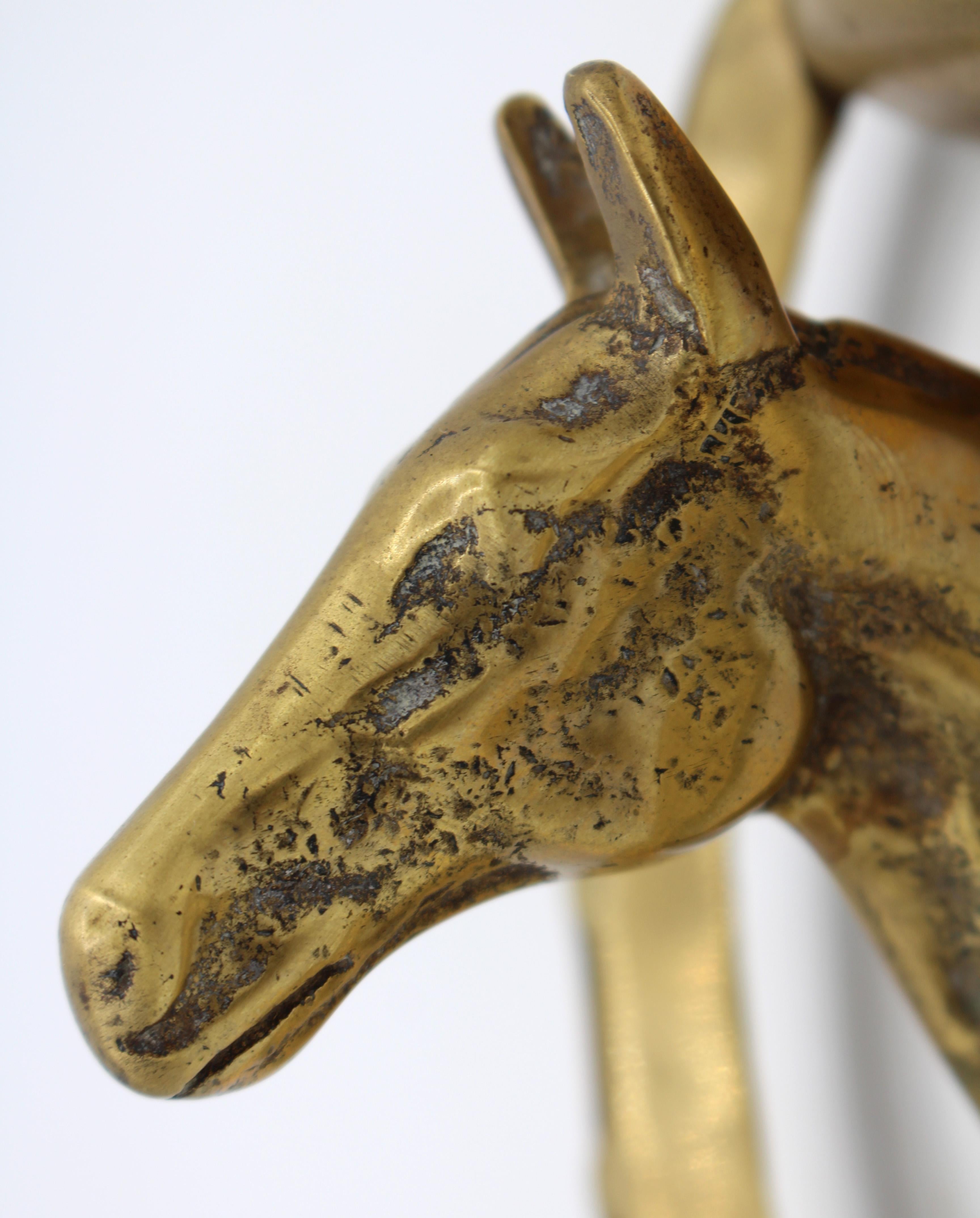 Circa 1900 brass horse motif door knocker, English. Deeply 3-dimensional with backplate horse's head protruding through the horseshoe knocker.
4.25