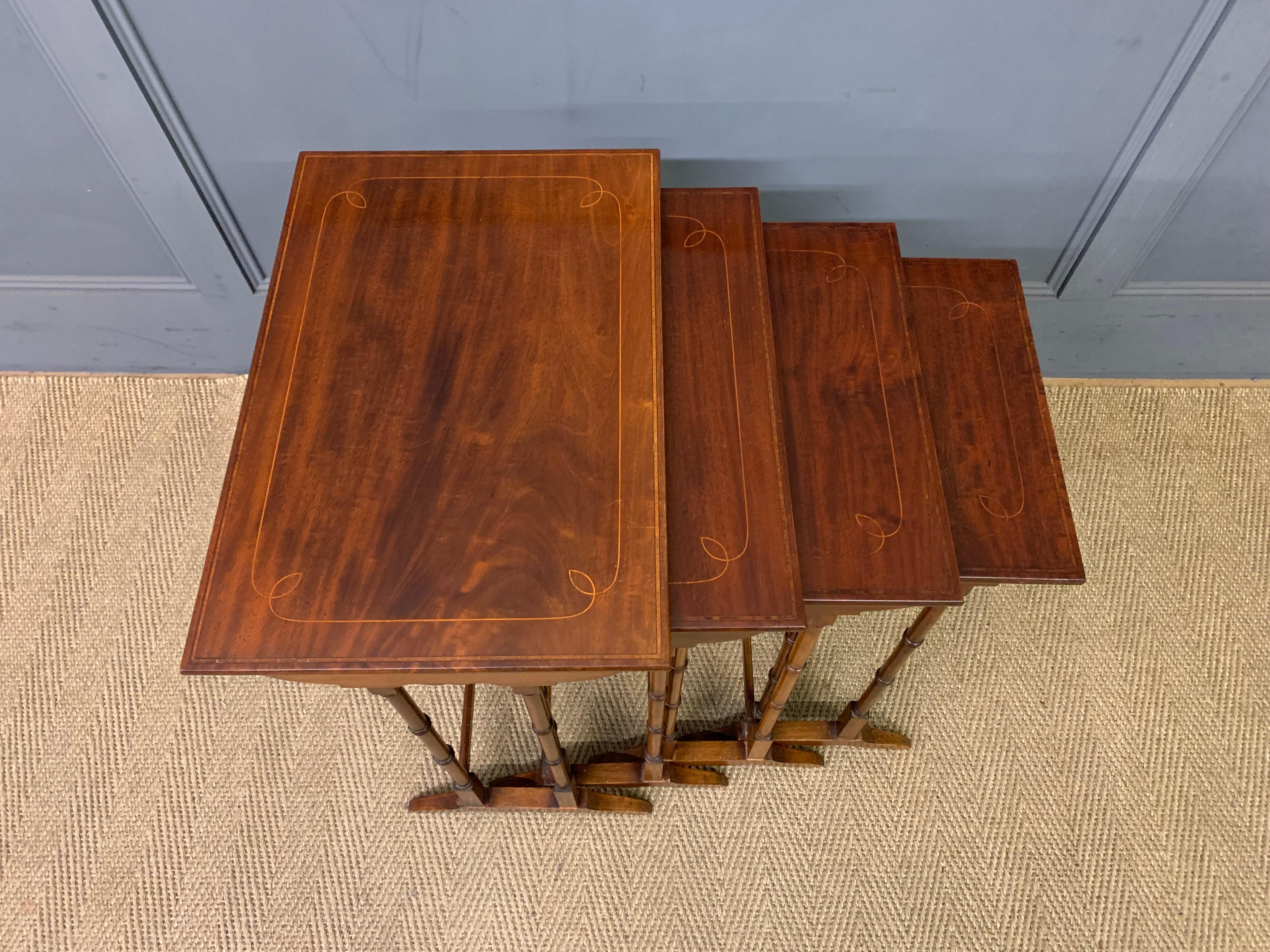 CIRCA 1900 Englisch Edwardian Periode Satz von 4 Nesting Tables (20. Jahrhundert) im Angebot