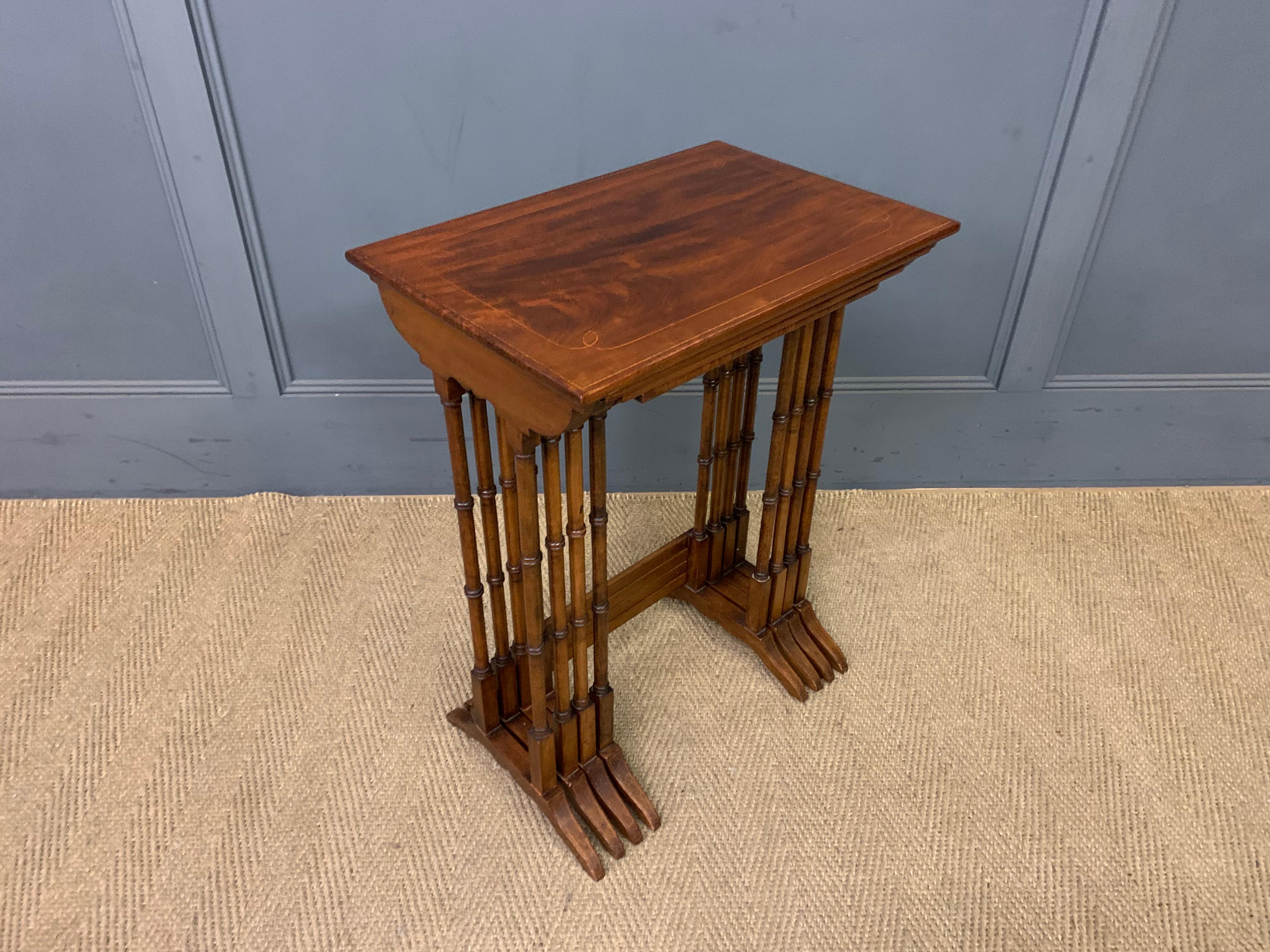 CIRCA 1900 Englisch Edwardian Periode Satz von 4 Nesting Tables im Angebot 1