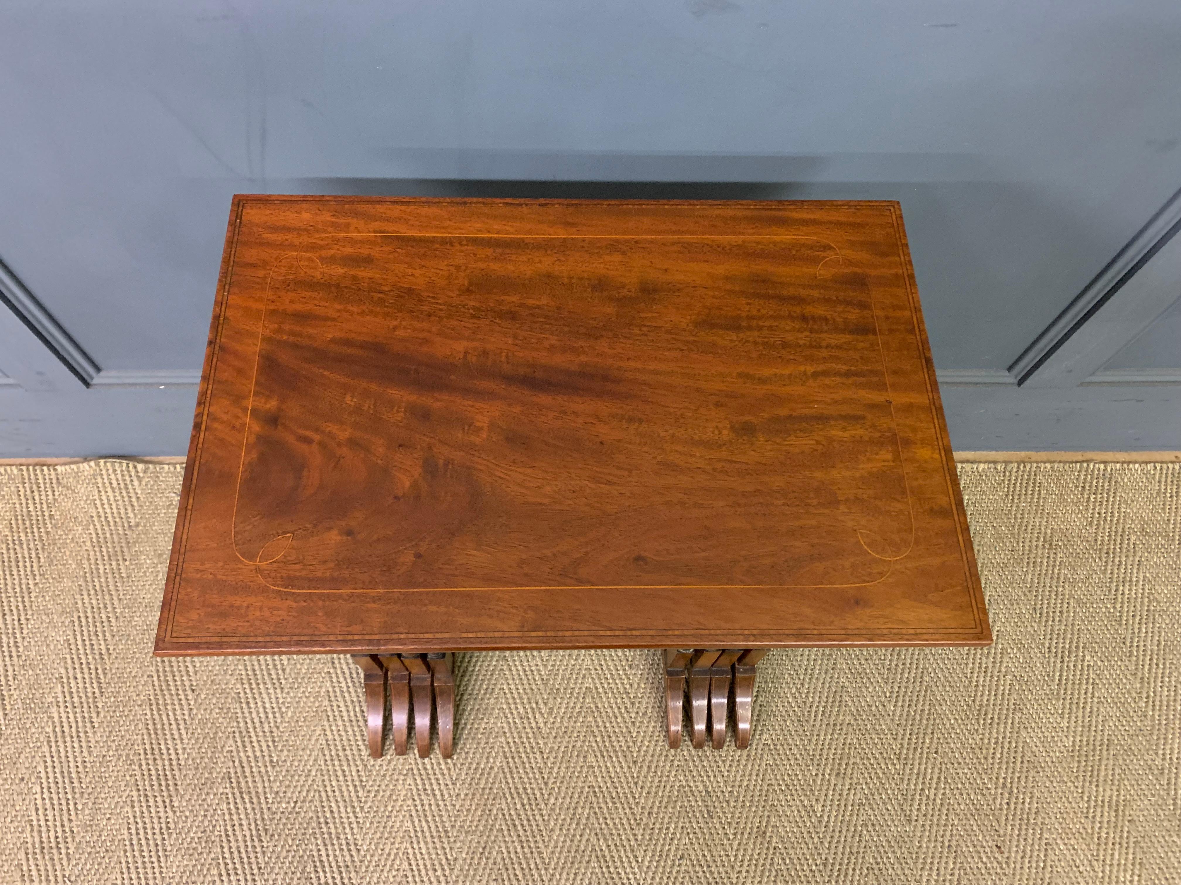 CIRCA 1900 Englisch Edwardian Periode Satz von 4 Nesting Tables im Angebot 3