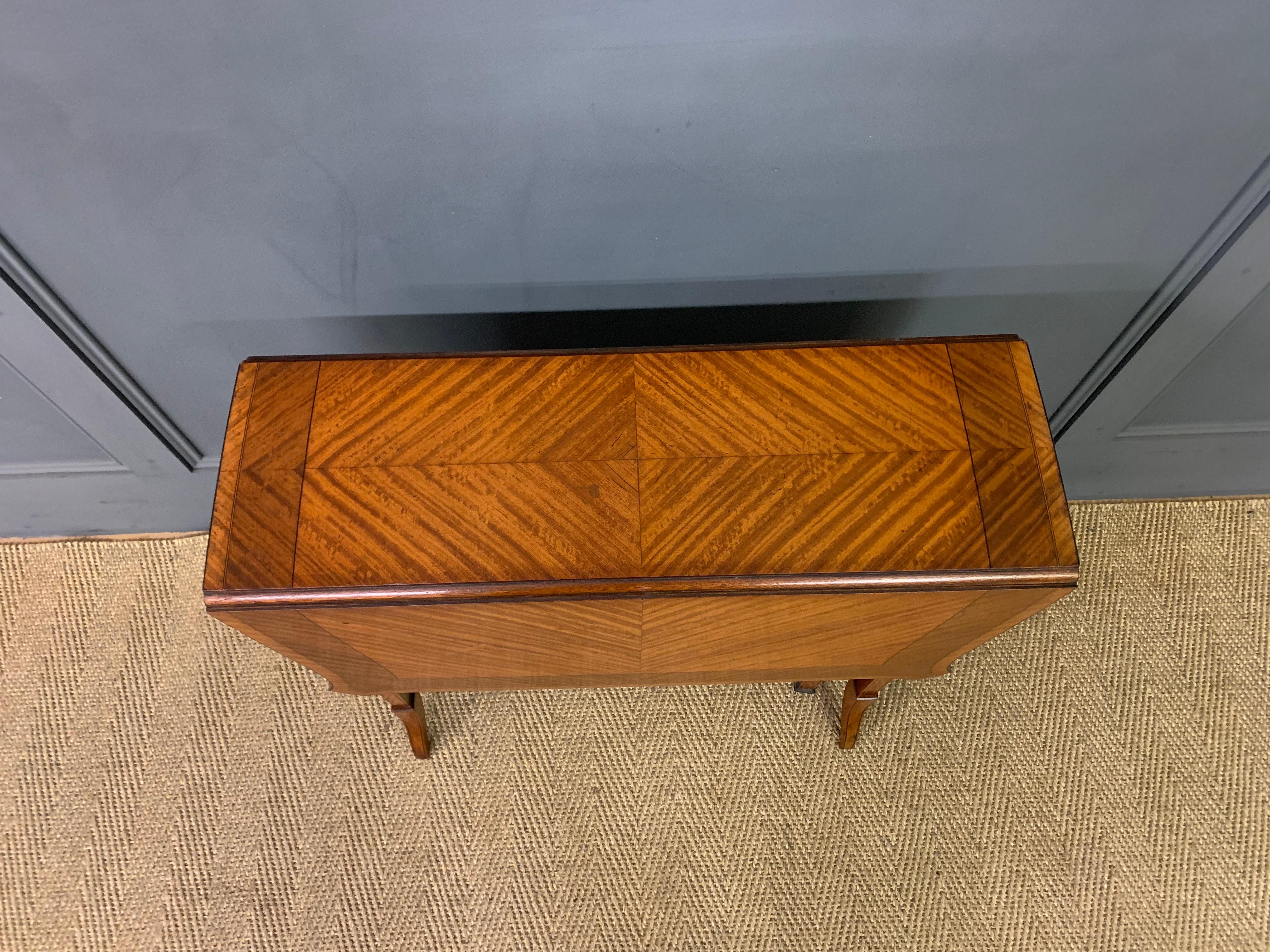 Circa 1900 English Edwardian Period Sutherland Table en Bueno estado para la venta en Chapel Hill, NC
