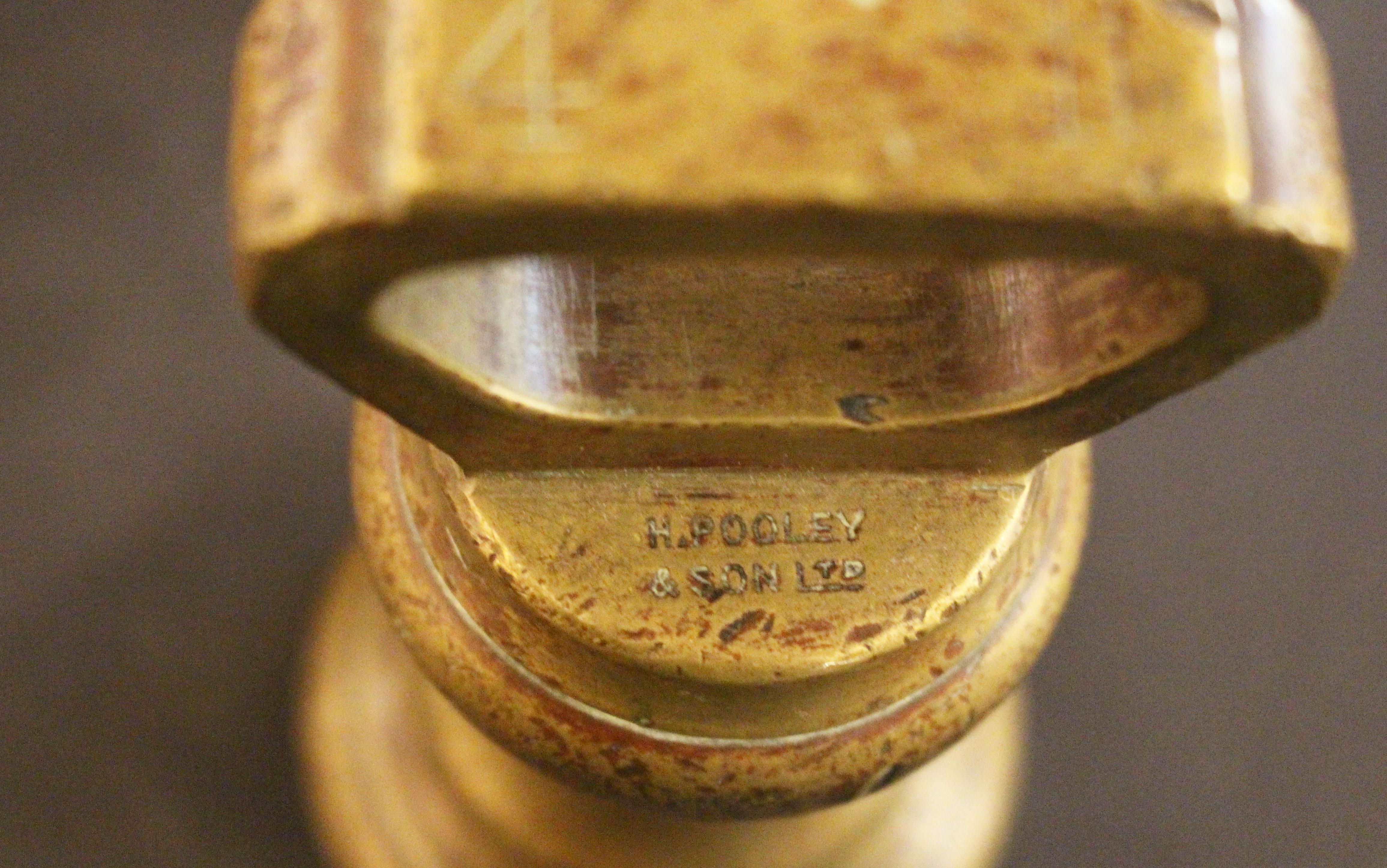 Laiton Circa 1900 English Equal Arm Market Scale With Weights en vente