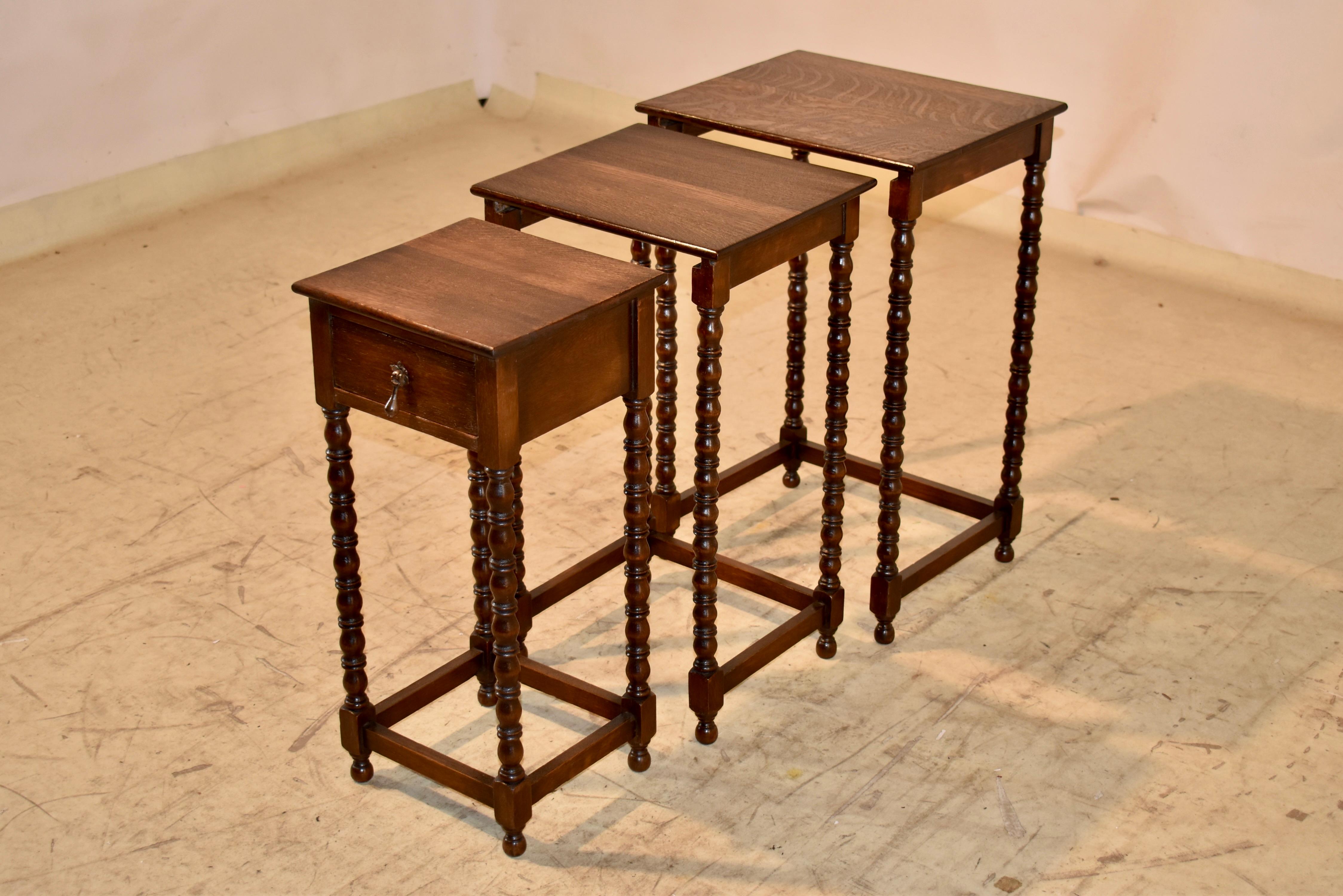 Nido di tre tavoli in Oak inglese del 1900 circa in vendita 2