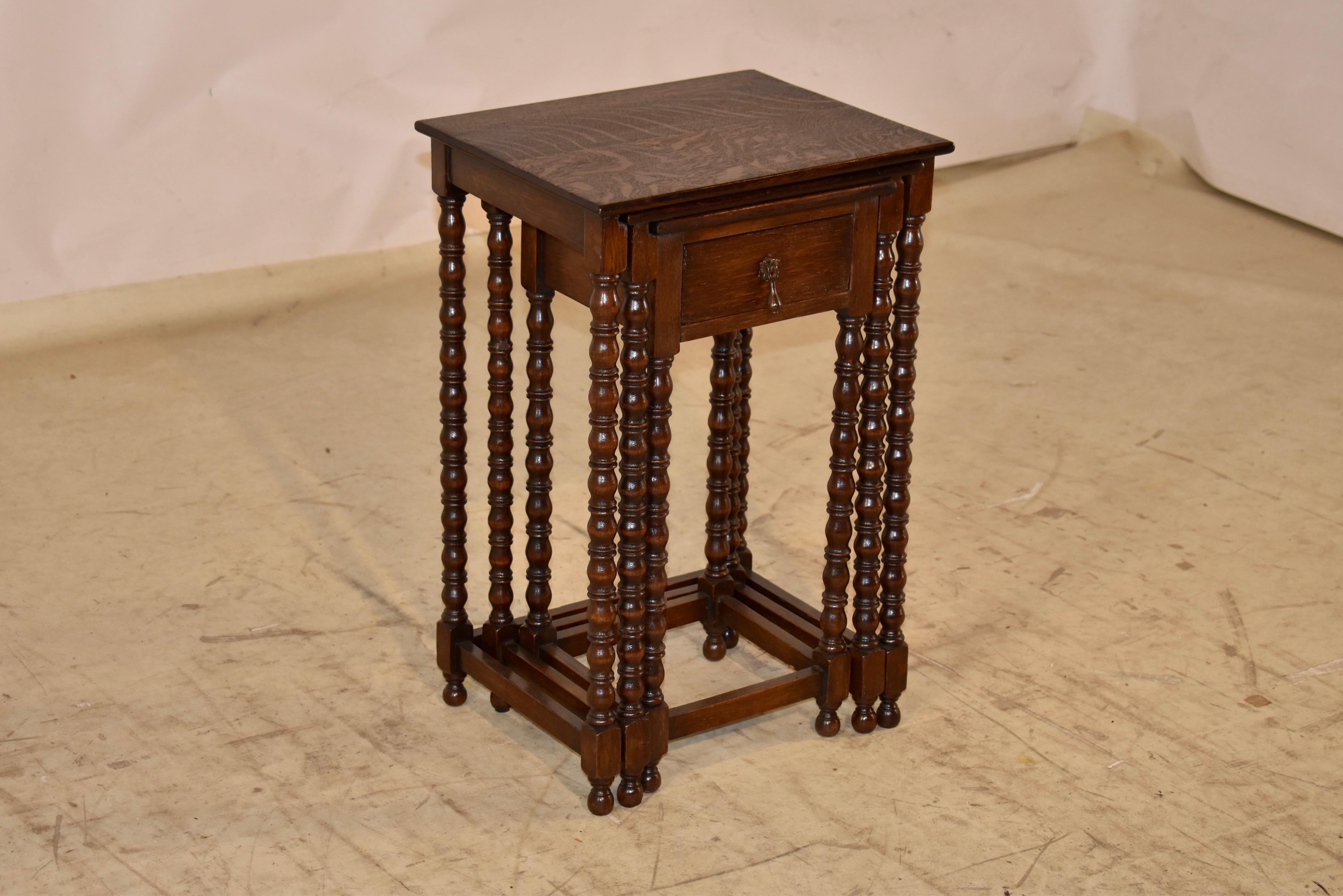 Edoardiano Nido di tre tavoli in Oak inglese del 1900 circa in vendita