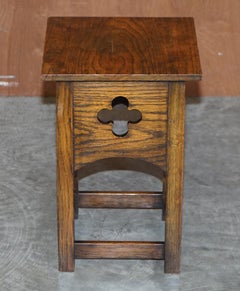 Circa 1900 English Oak Arts & Crafts Side End Lamp Wine Table or Plant Stand