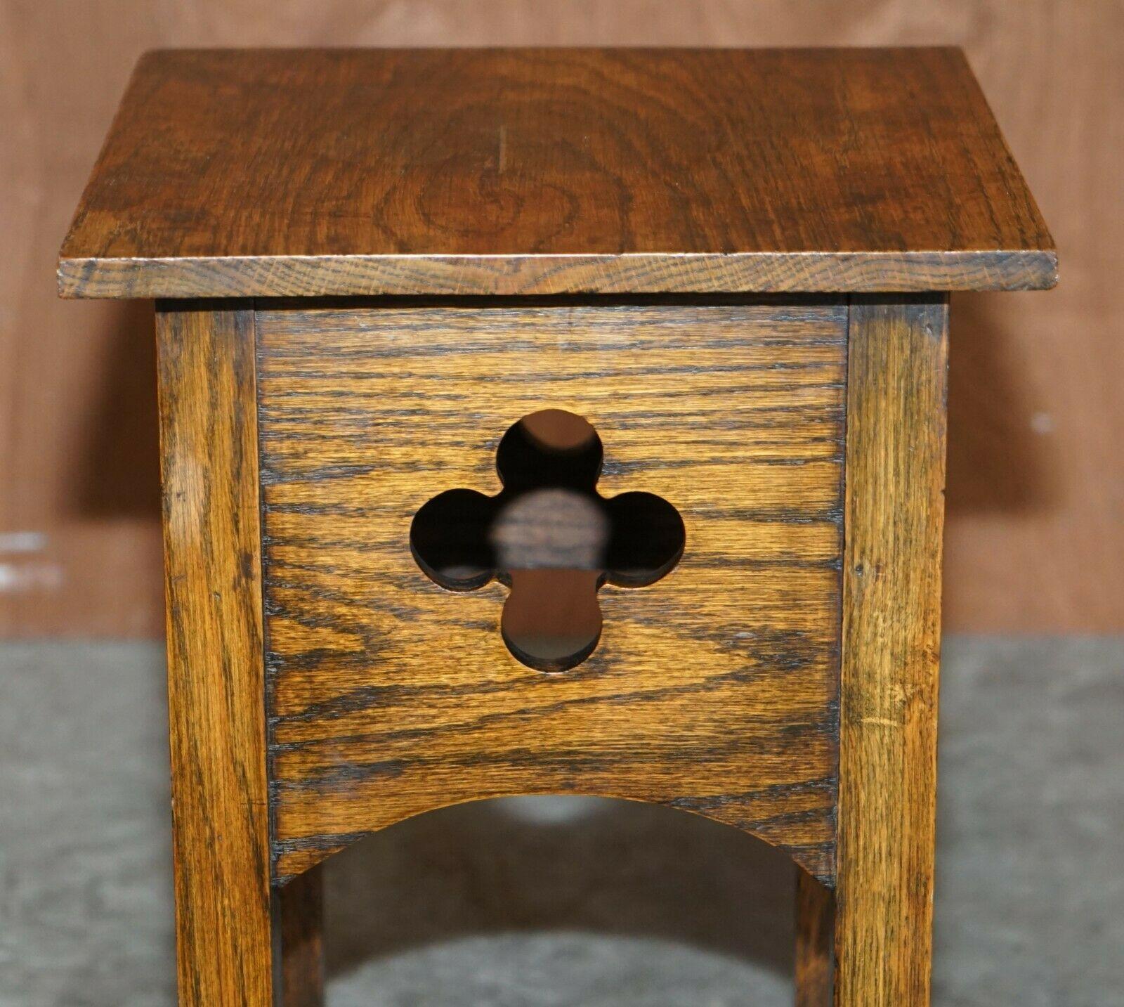 Arts and Crafts Circa 1900 English Oak Arts & Crafts Side End Lamp Wine Table or Plant Stand