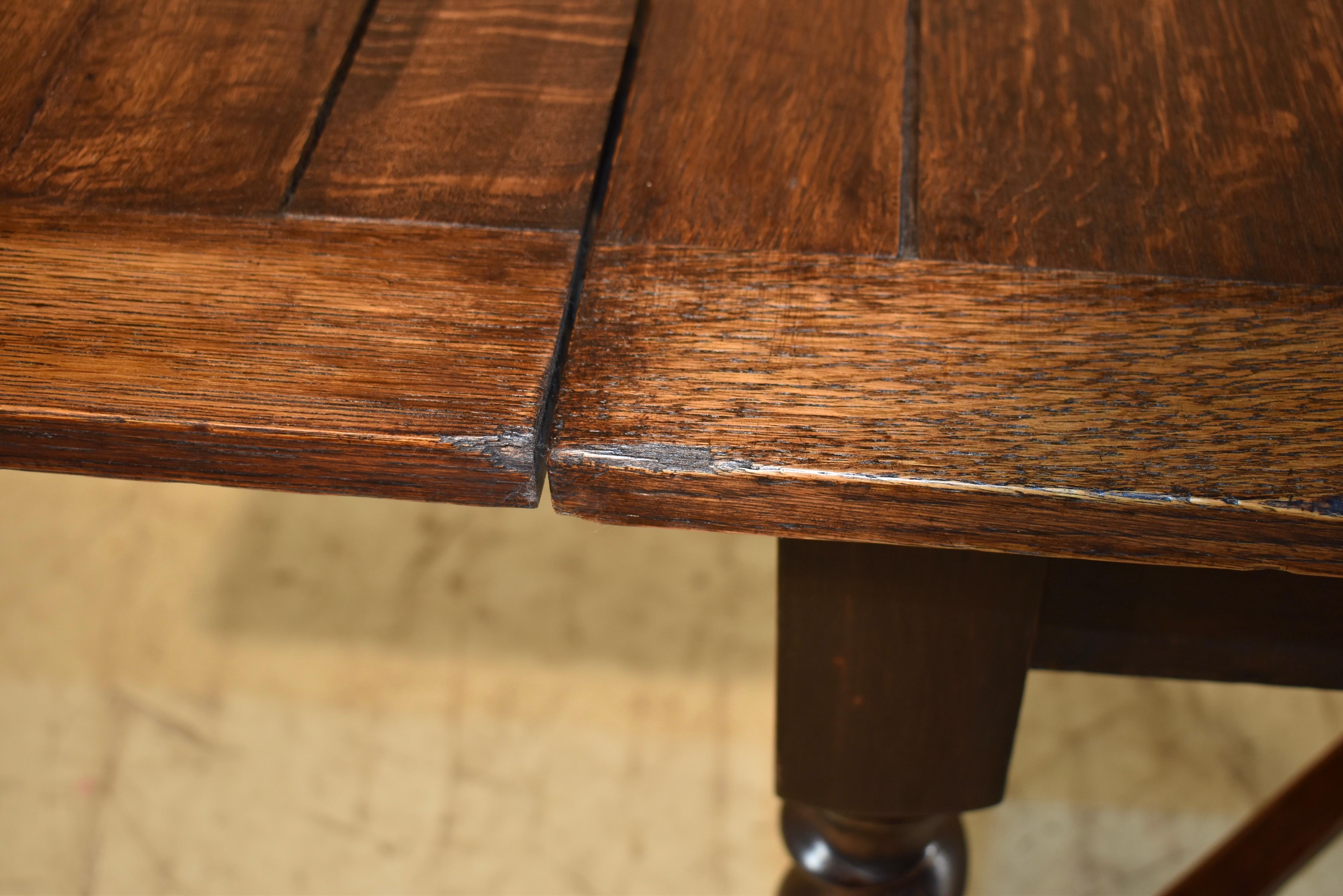 Circa 1900 English Oak Draw-Leaf Table For Sale 5