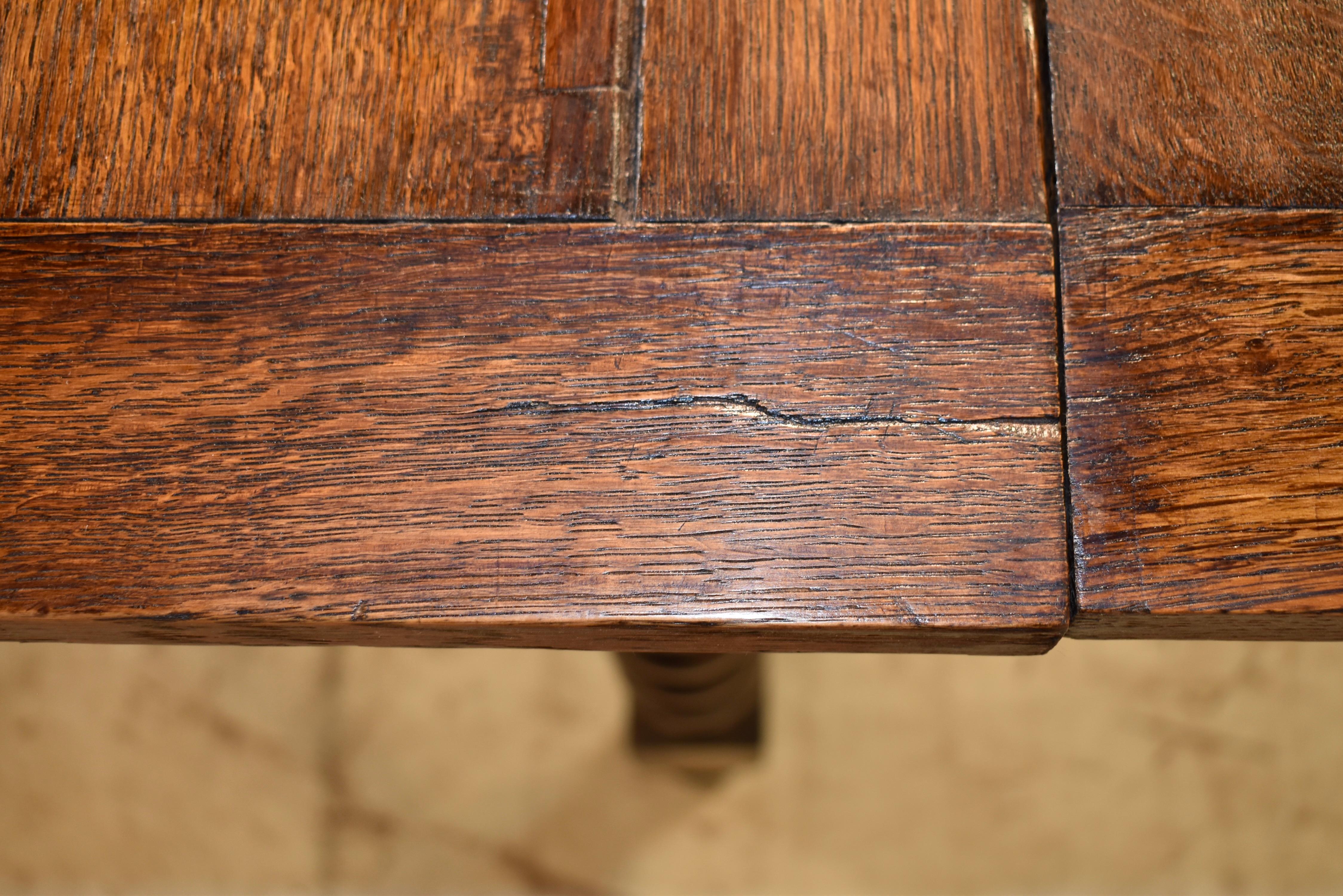 Circa 1900 English Oak Draw-Leaf Table For Sale 6