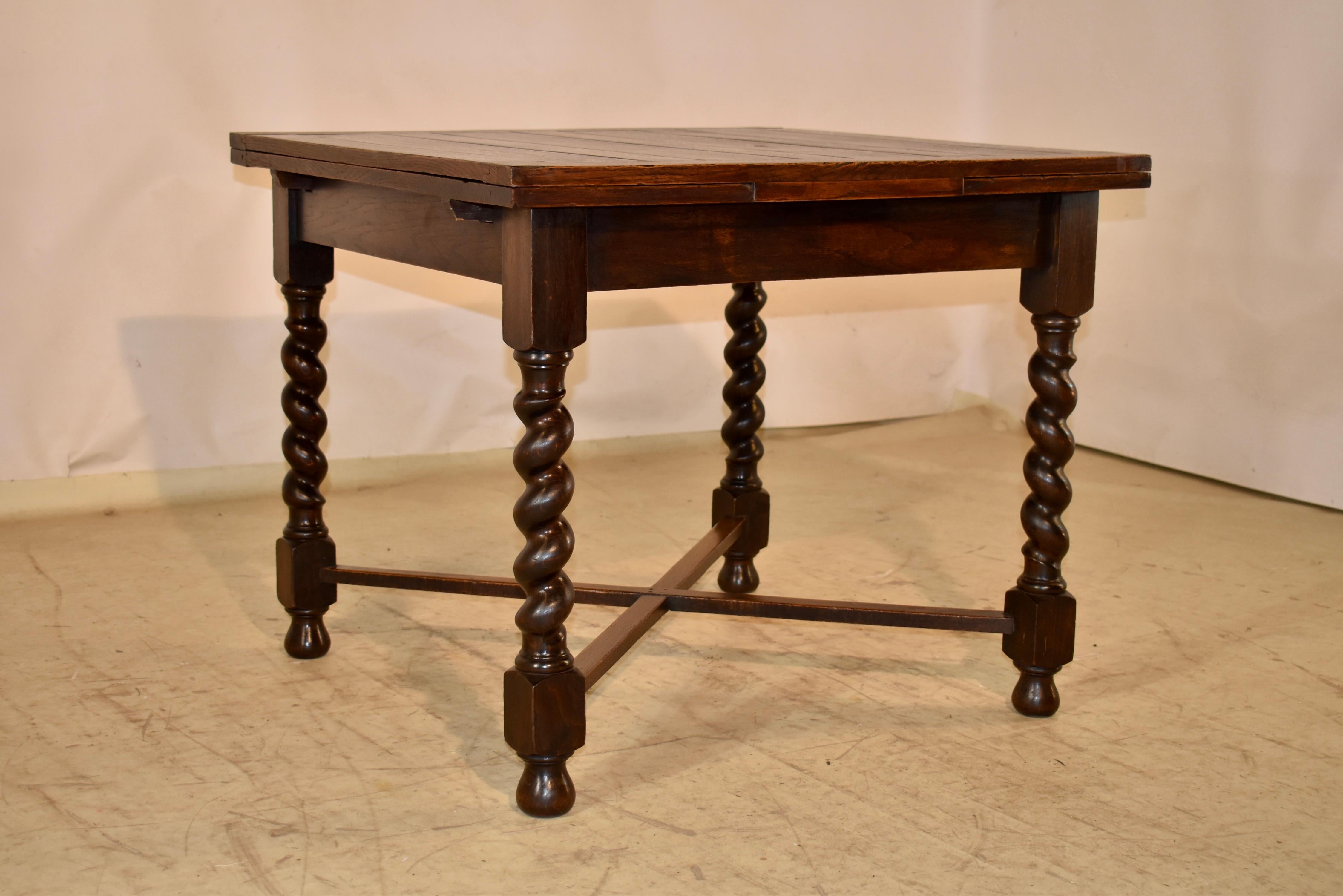 Turned Circa 1900 English Oak Draw-Leaf Table For Sale