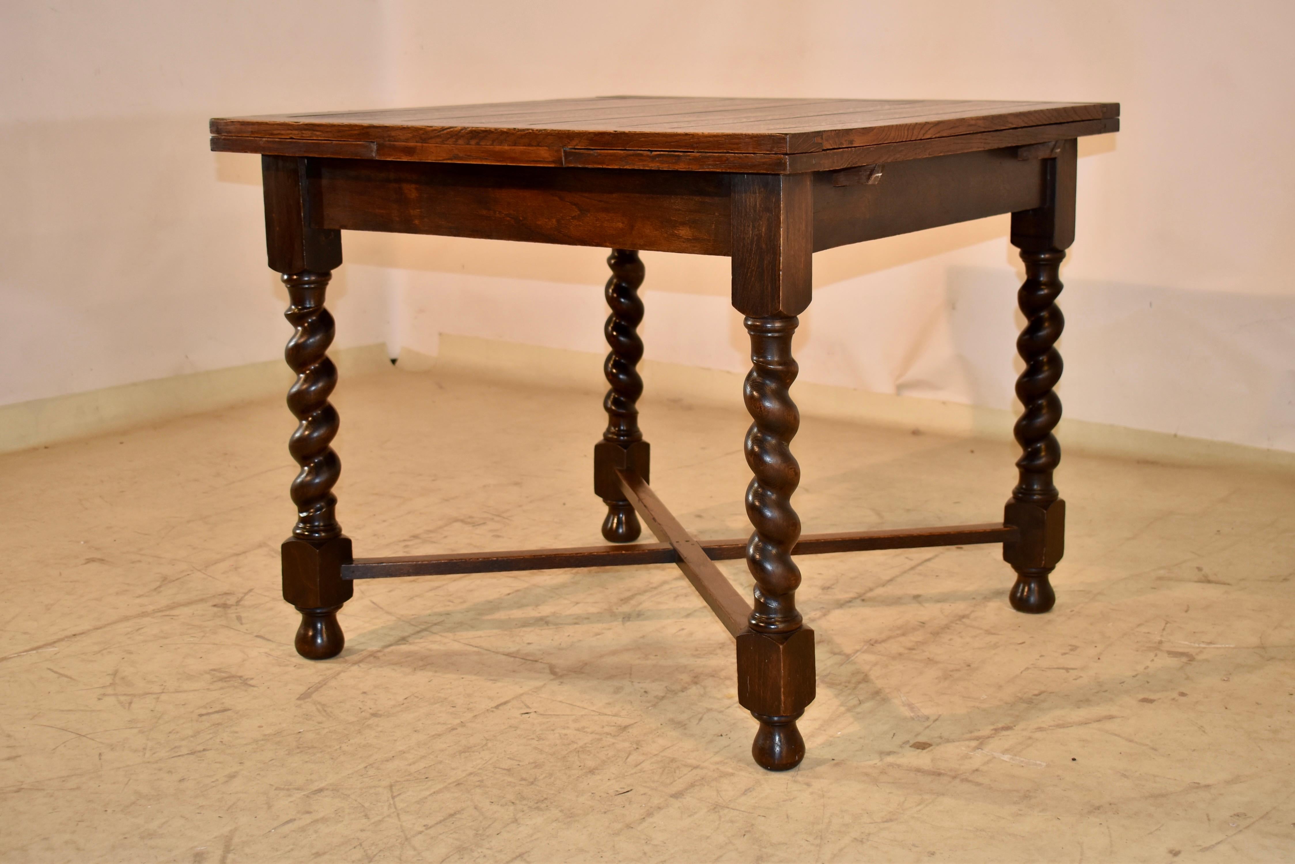 Early 20th Century Circa 1900 English Oak Draw-Leaf Table For Sale