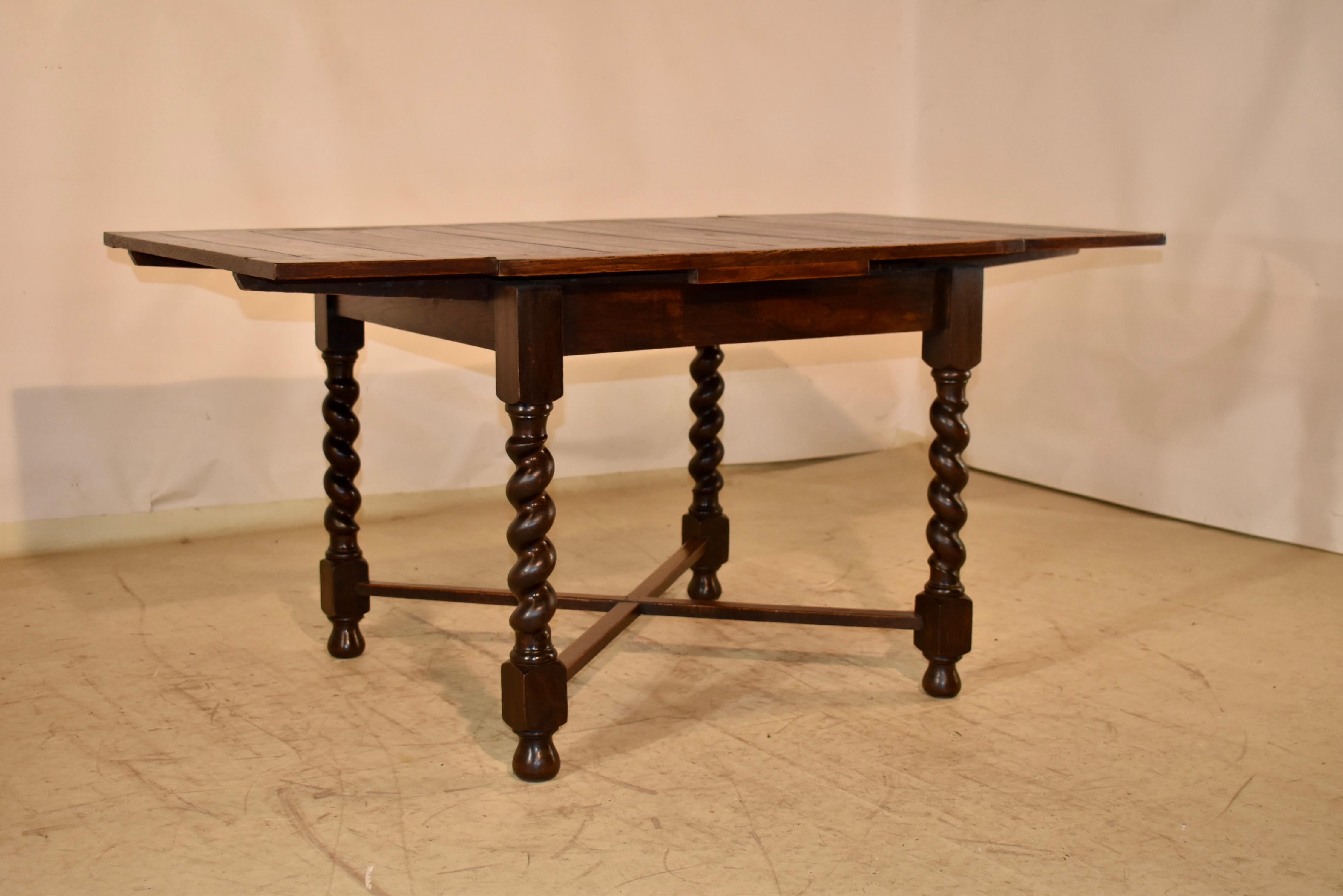 Circa 1900 English Oak Draw-Leaf Table For Sale 3