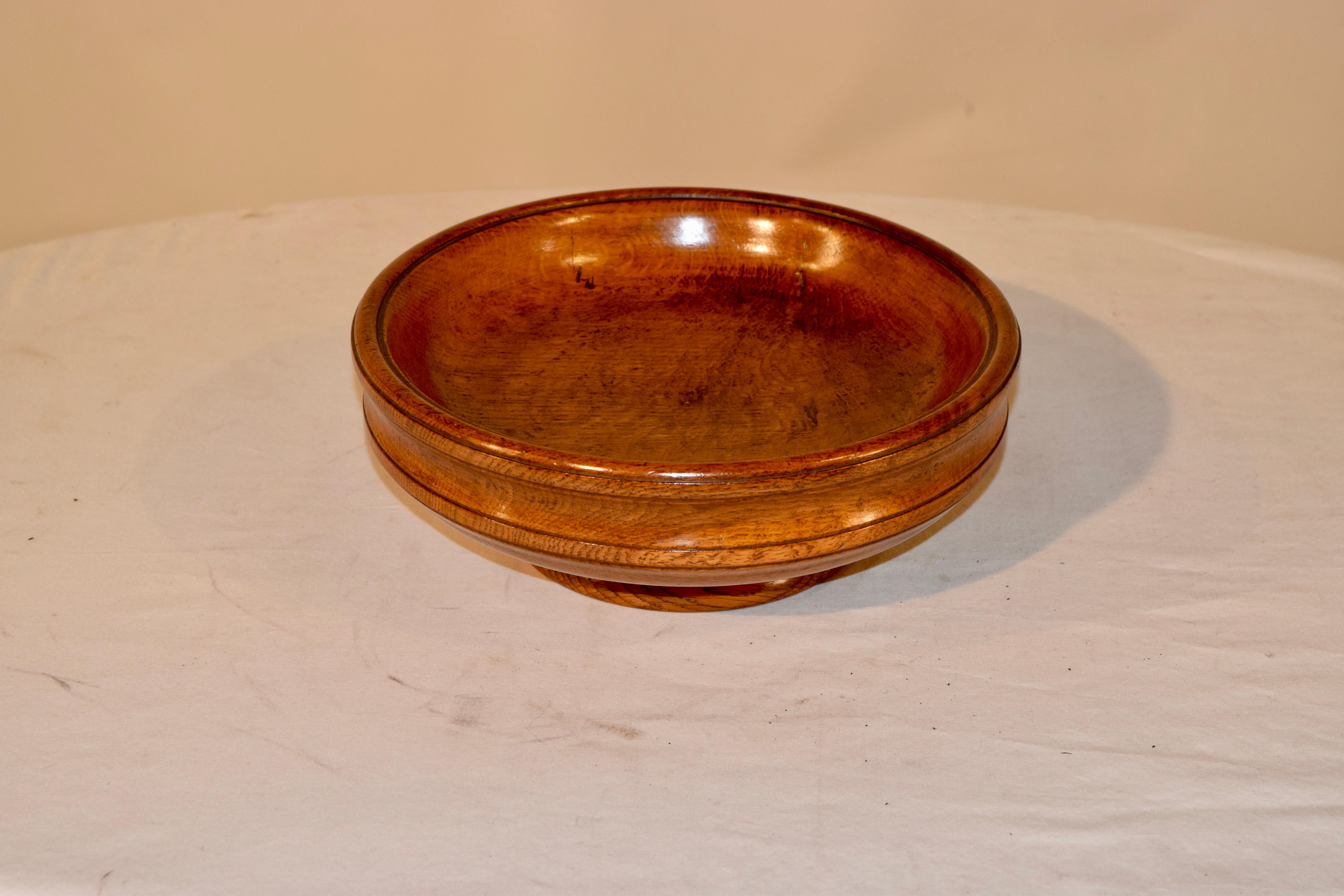 Oak footed bowl from England, circa 1900. Nicely turned and decorated. Supported on a base with a molded edge.