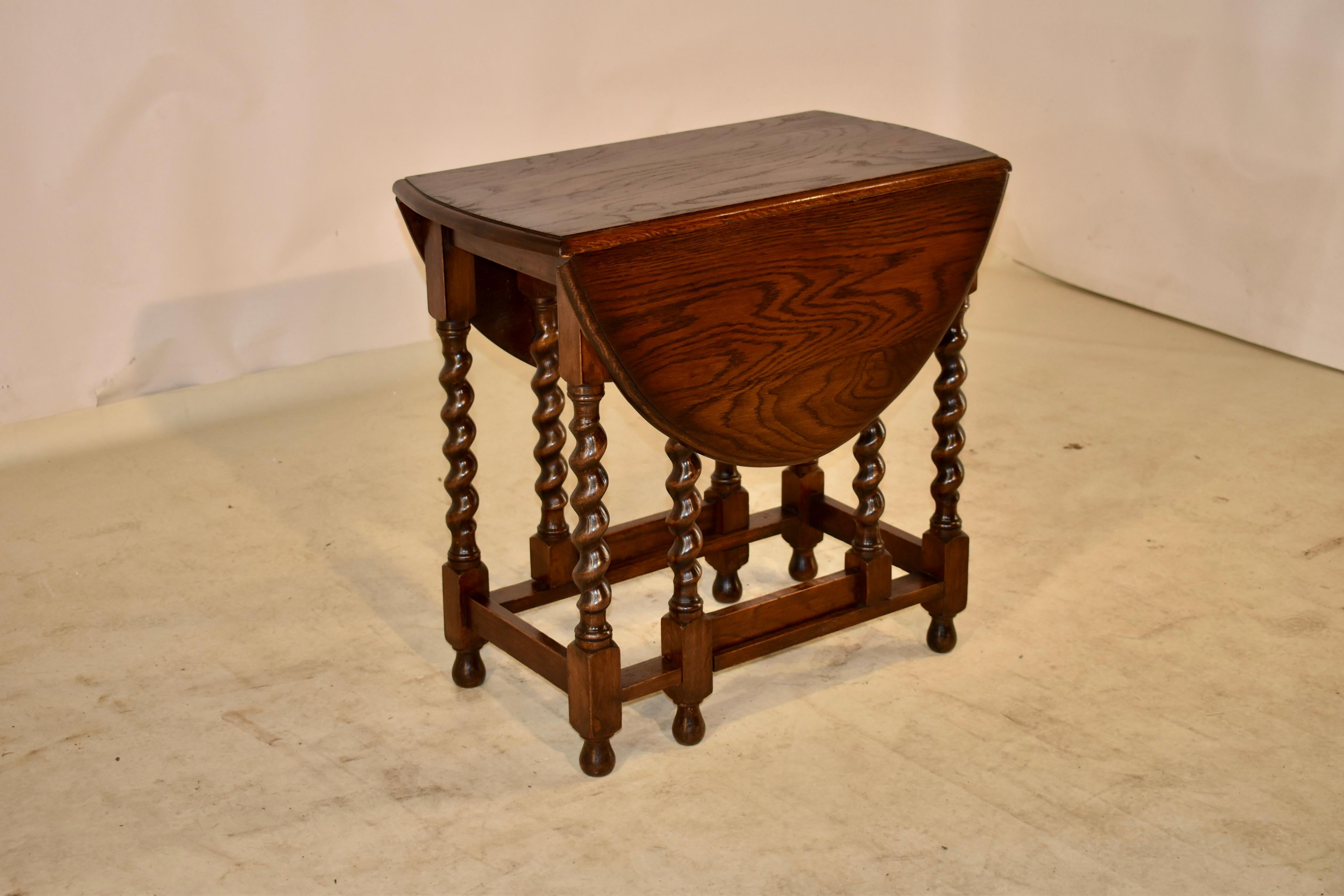 Edwardian Circa 1900 English Oak Gate Leg Table