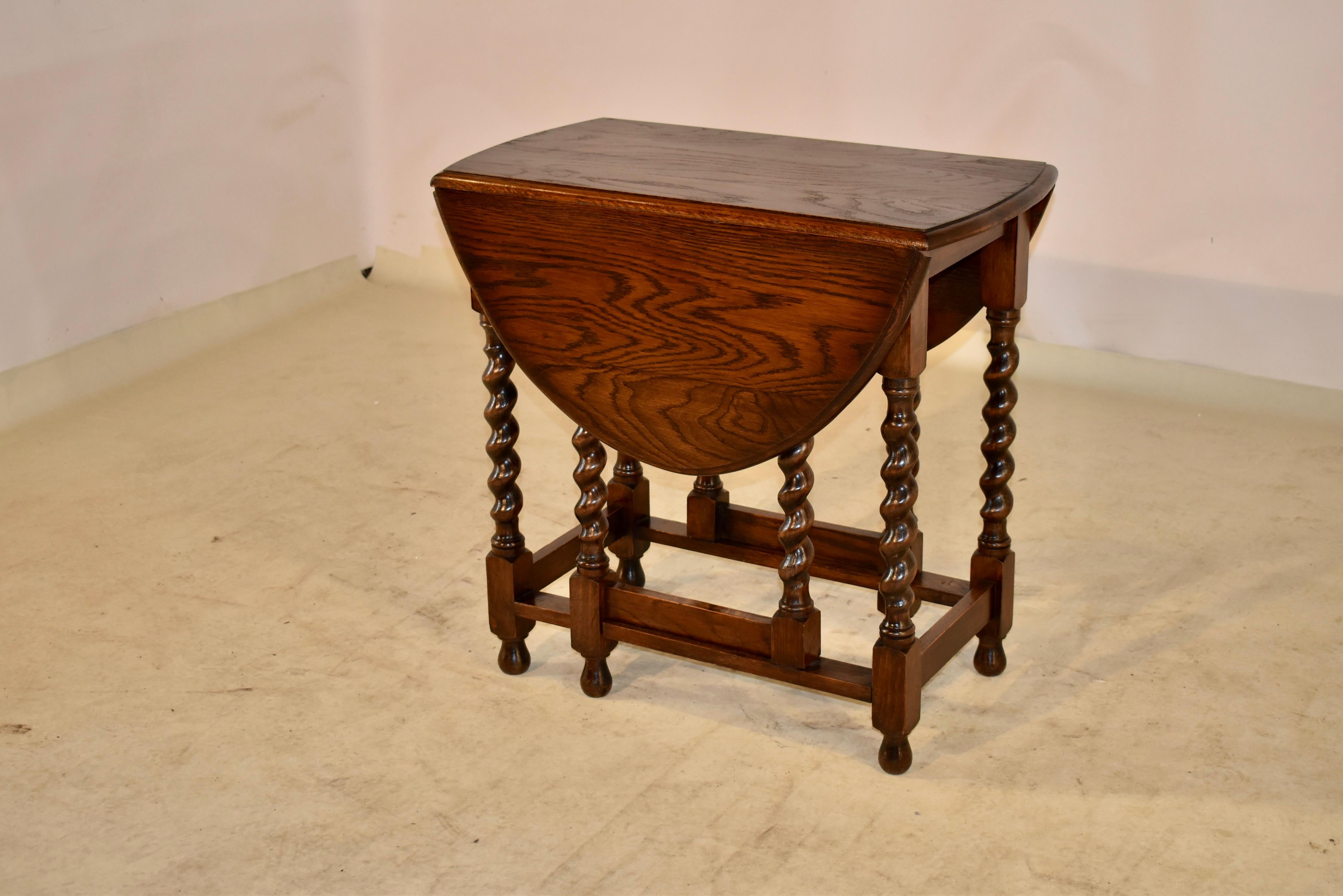 Circa 1900 English Oak Gate Leg Table In Good Condition In High Point, NC