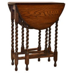 Circa 1900 Table à pieds en chêne anglais à barreaux