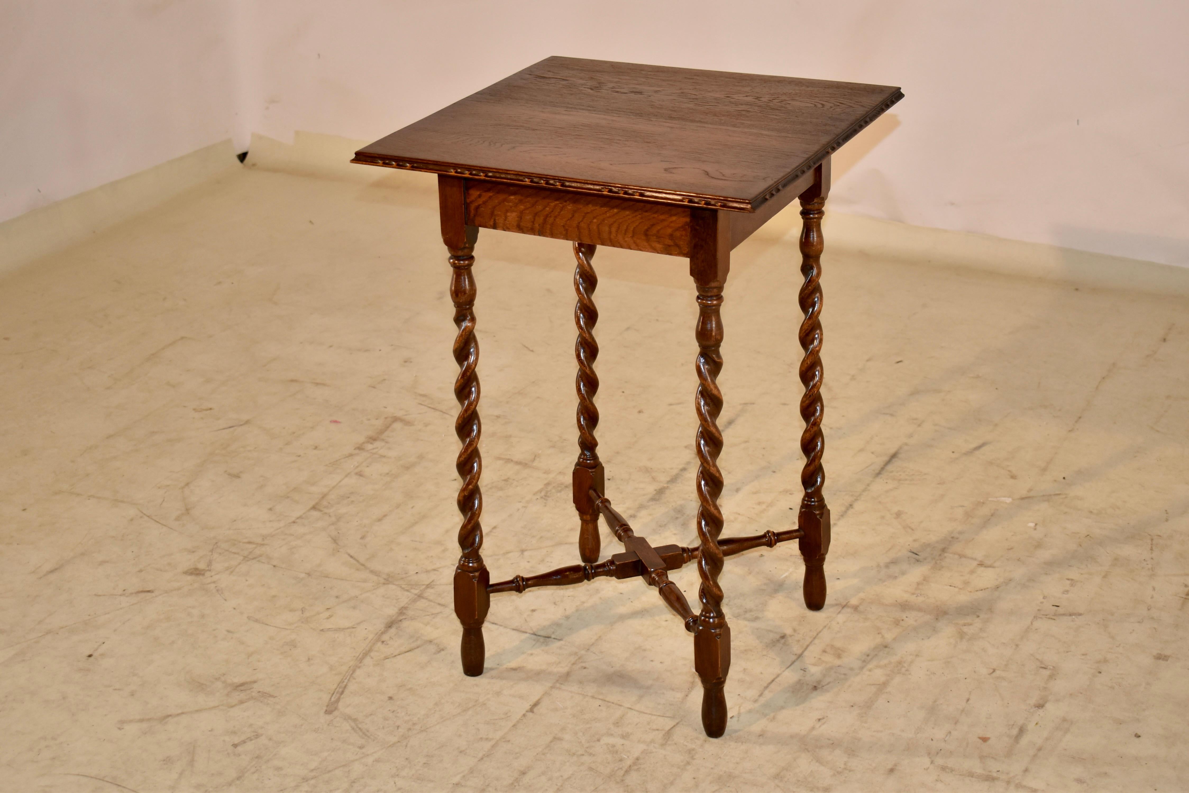 circa 1900 English Oak Side Table In Good Condition For Sale In High Point, NC