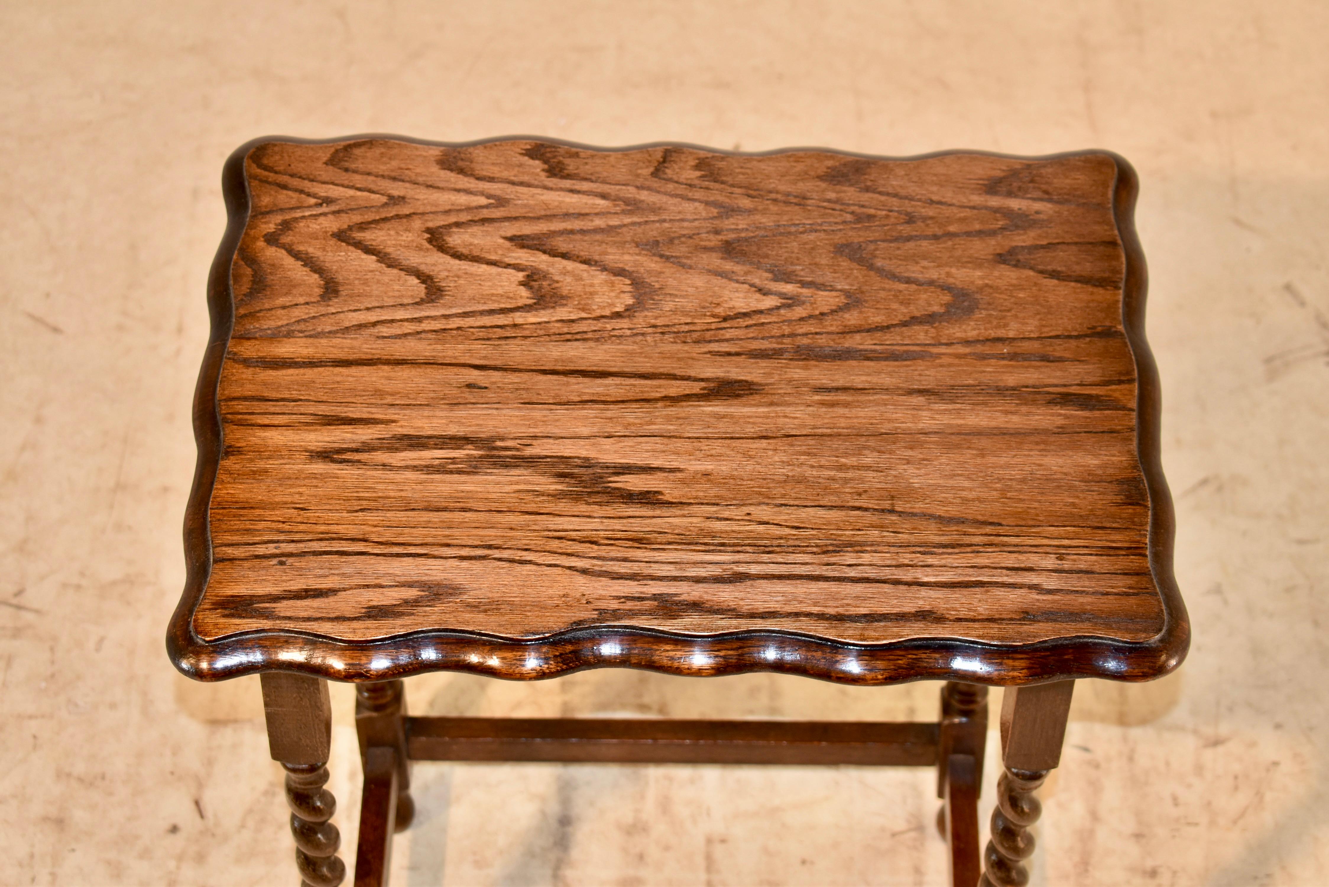 Circa 1900 Mesa auxiliar inglesa de roble en Bueno estado para la venta en High Point, NC