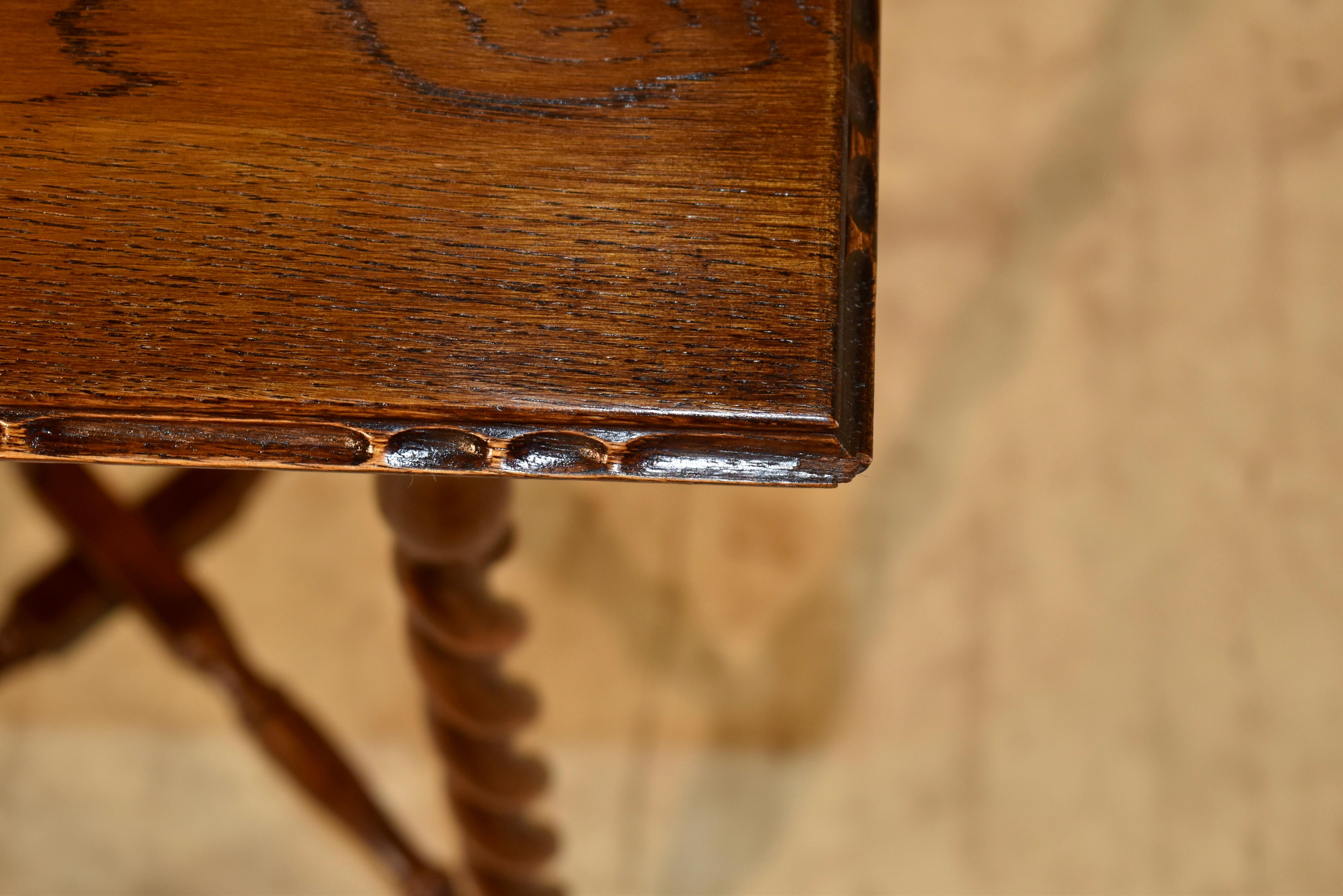 Début du 20ème siècle Circa 1900 Table d'appoint en chêne anglais en vente