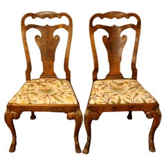 Paire de chaises d'appoint de style Queen Anne datant d'environ 1900