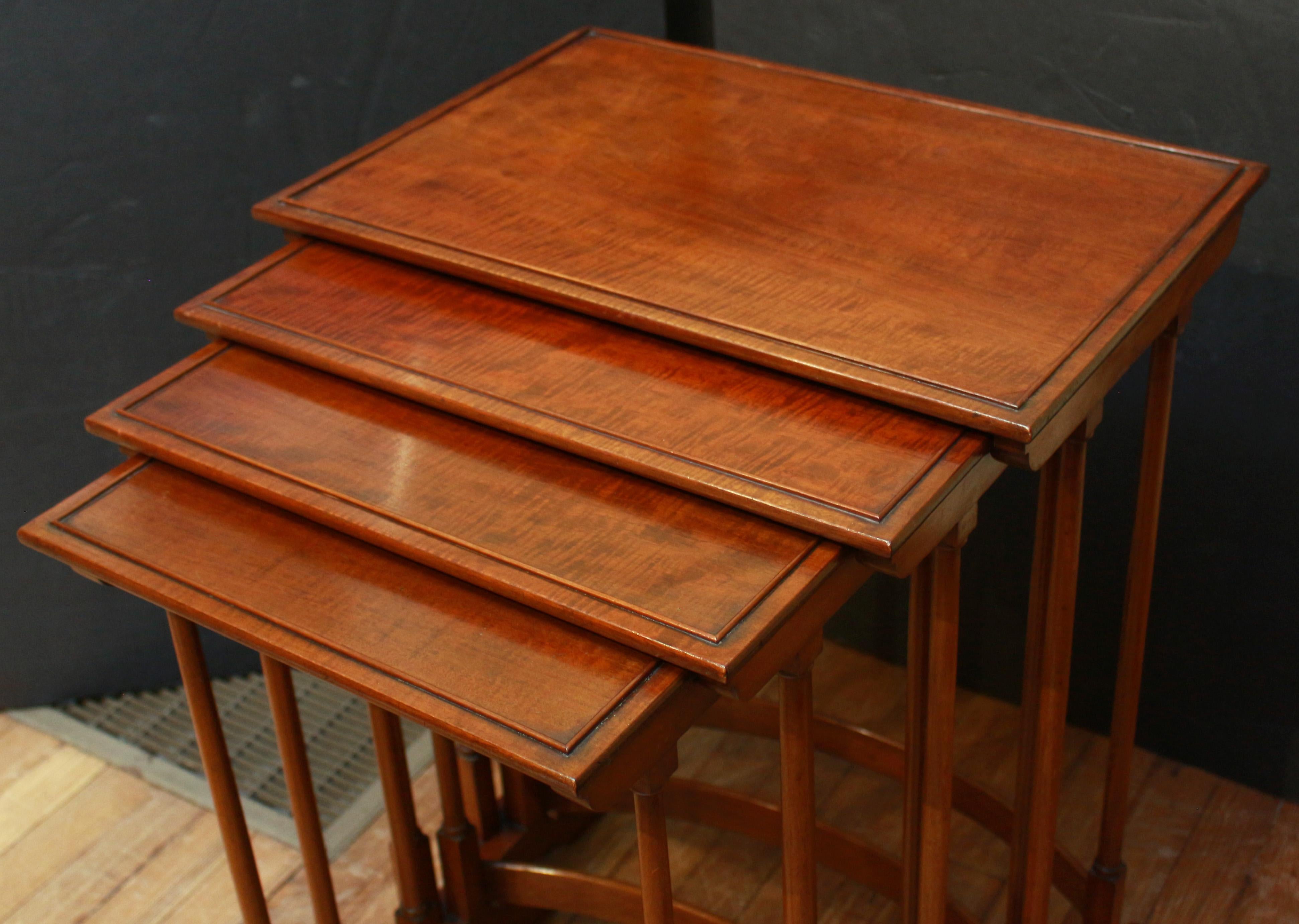 CIRCA 1900 Englisch Satz von 4 Sheraton Geschmack Nesting Tische im Angebot 2