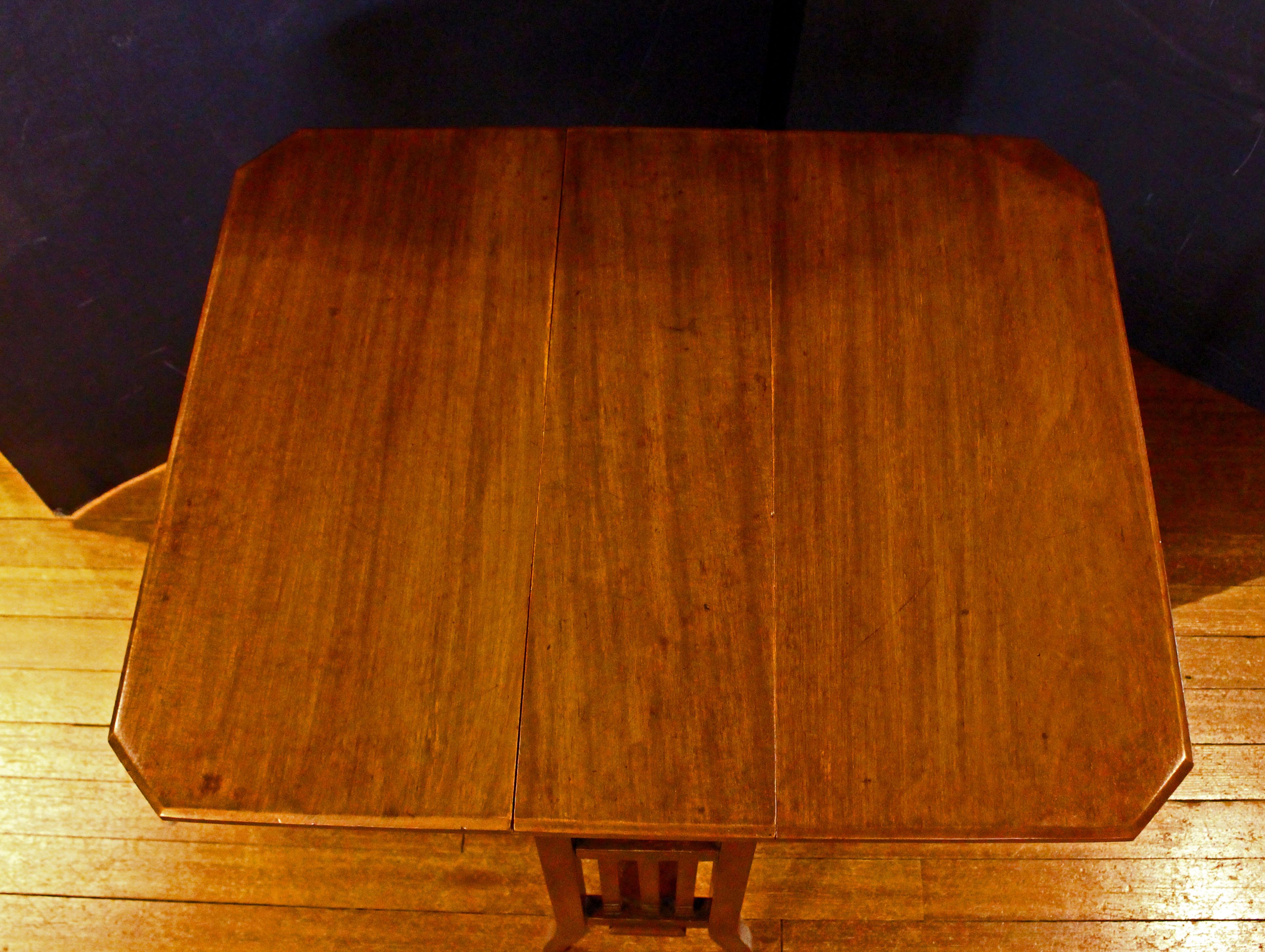 Anglais Table Sutherland anglaise datant d'environ 1900 en vente