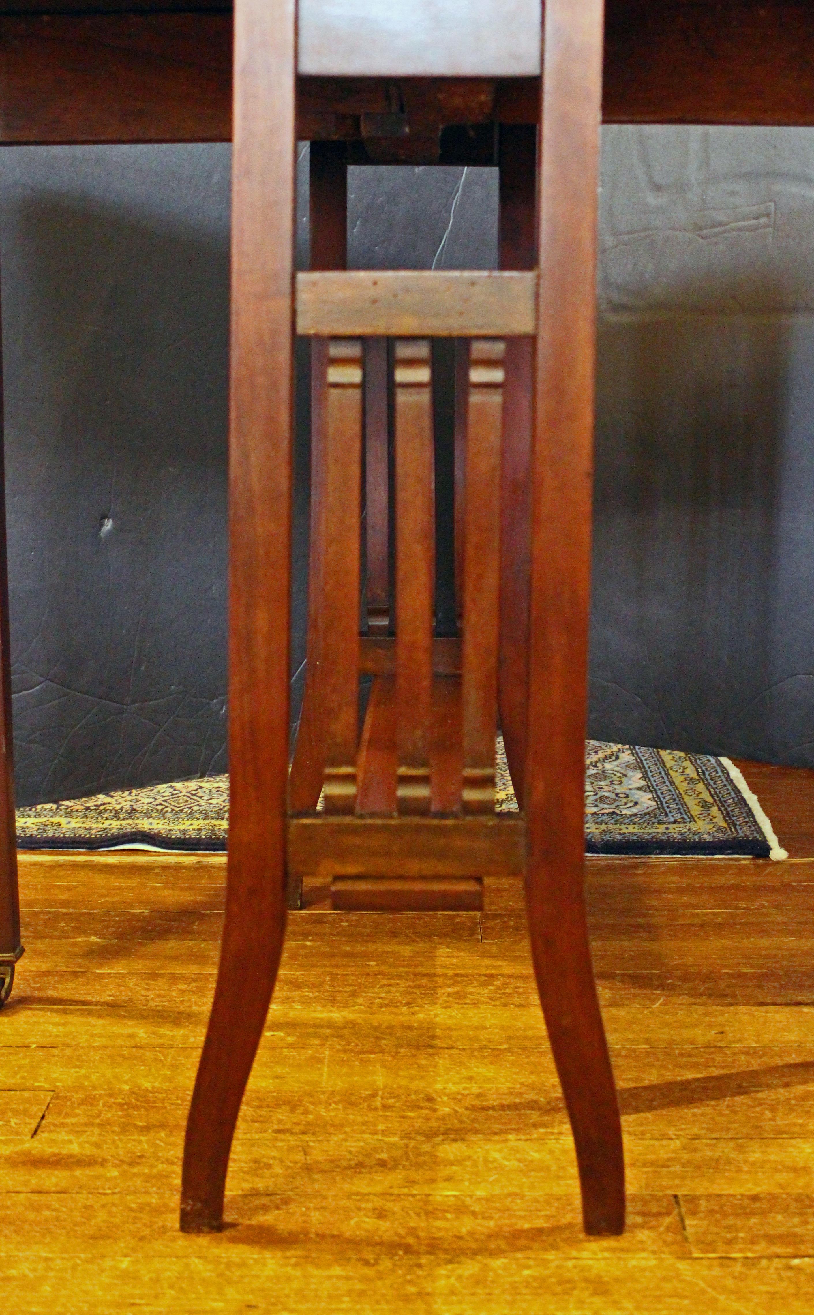 Table Sutherland anglaise datant d'environ 1900 Bon état - En vente à Chapel Hill, NC