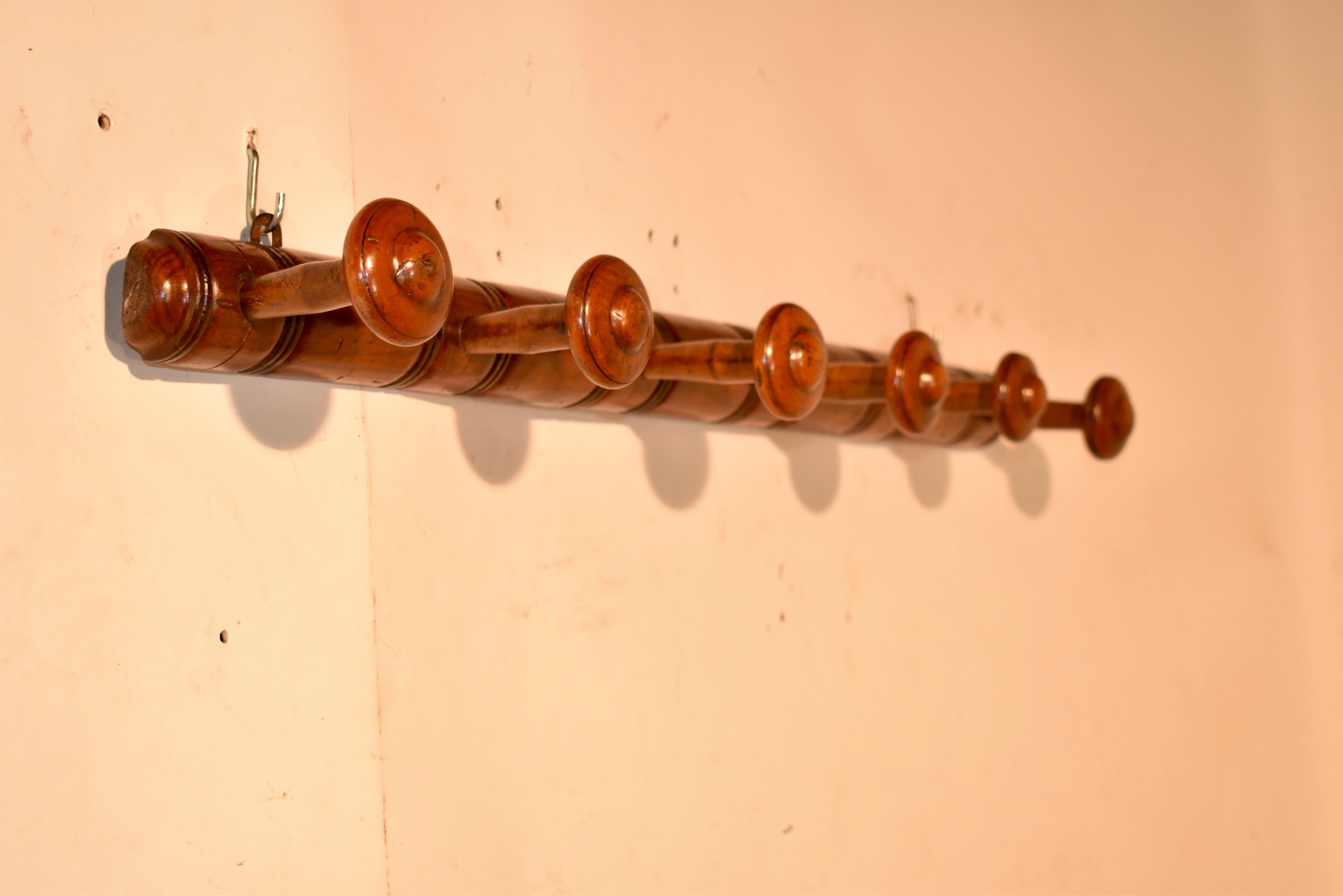 Français CIRCA - Porte-chapeaux ou porte-manteaux français à 6 patères en vente