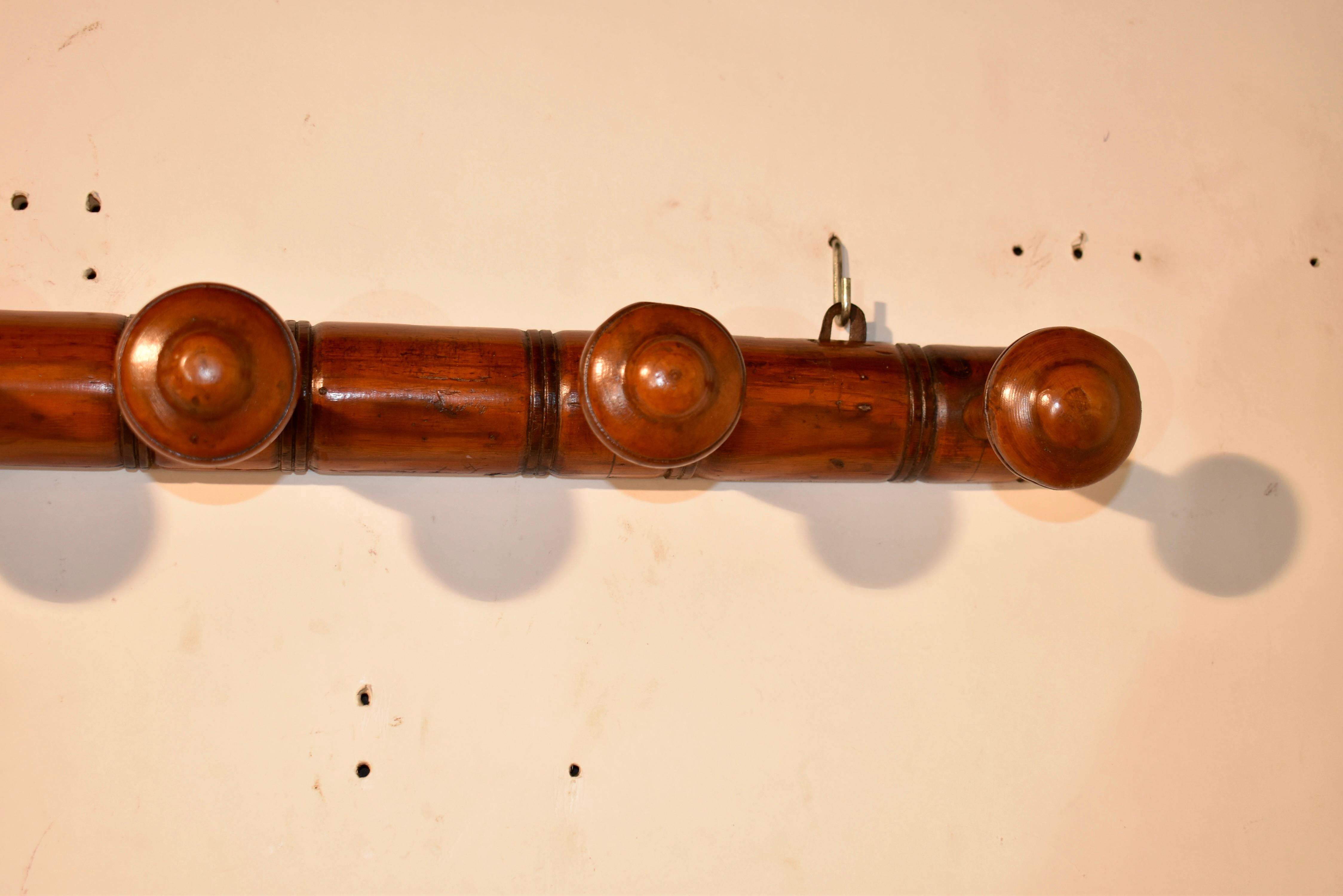 Début du 20ème siècle CIRCA - Porte-chapeaux ou porte-manteaux français à 6 patères en vente