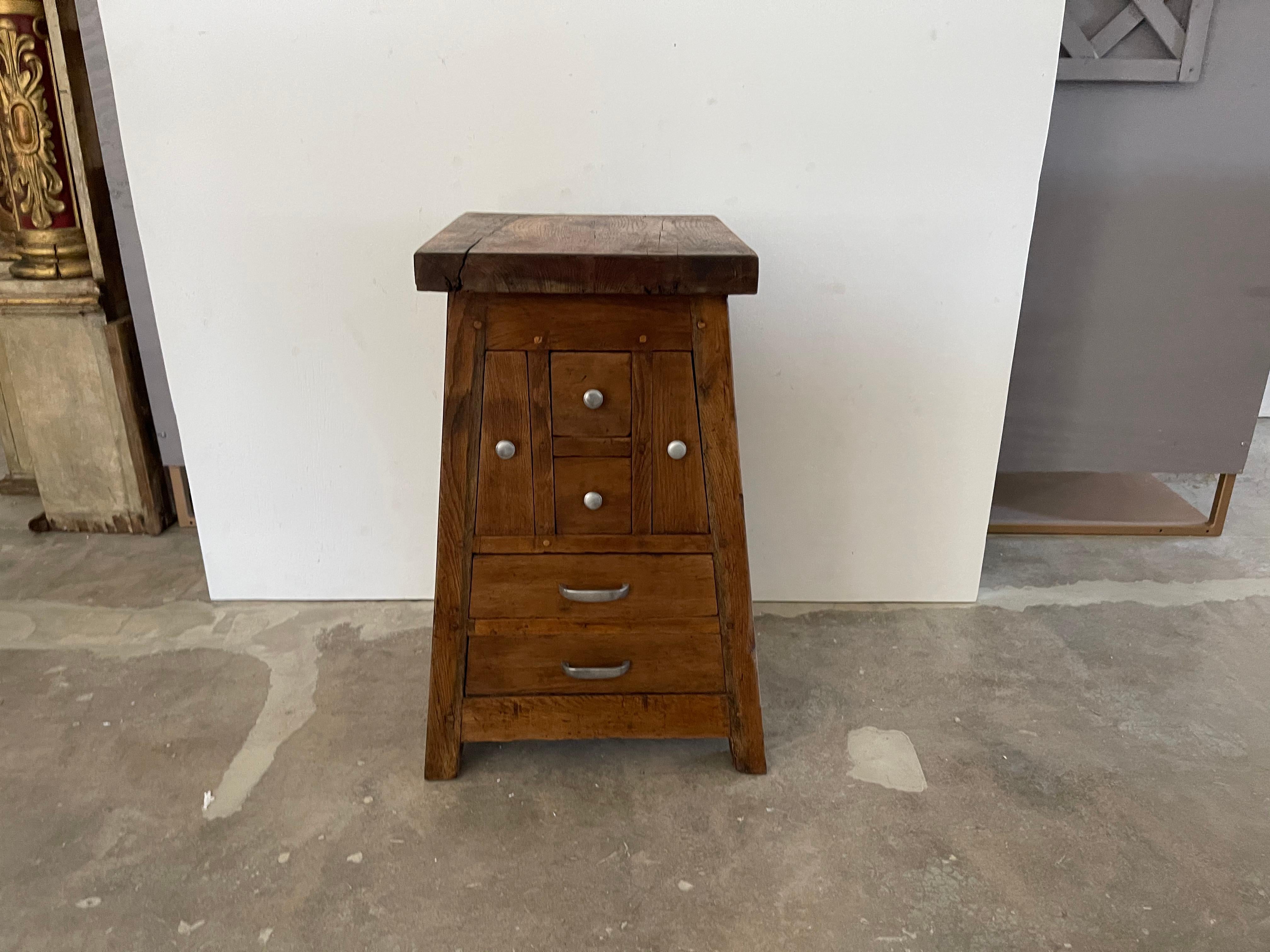 Circa 1900 French Antique Walnut Butcher Block – Rustic Provincial Worktable For Sale 6
