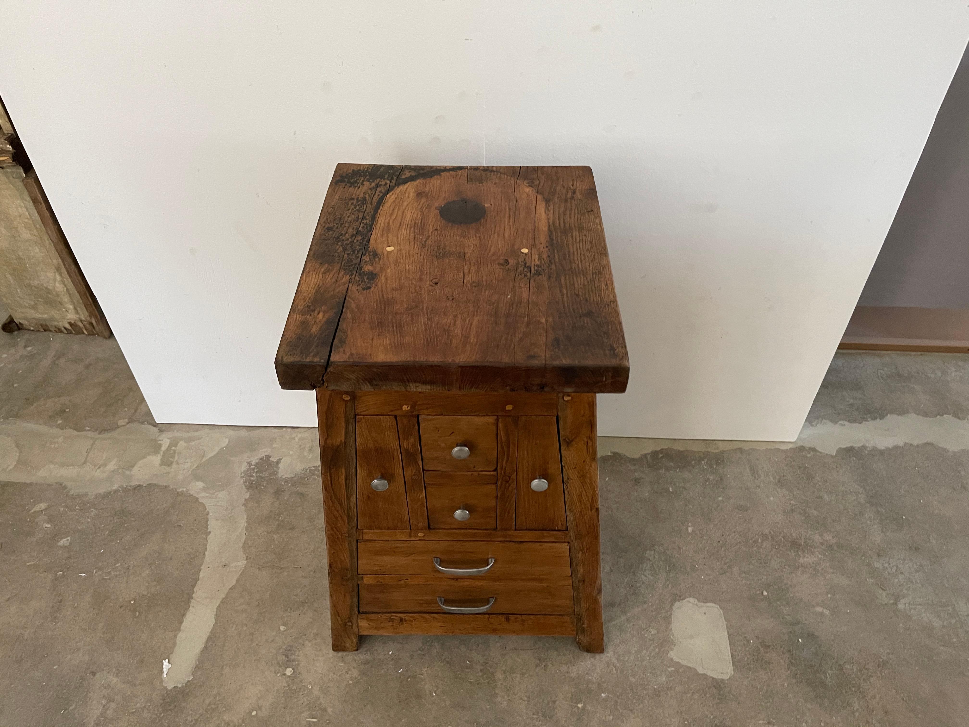Circa 1900 French Antique Walnut Butcher Block – Rustic Provincial Worktable For Sale 8
