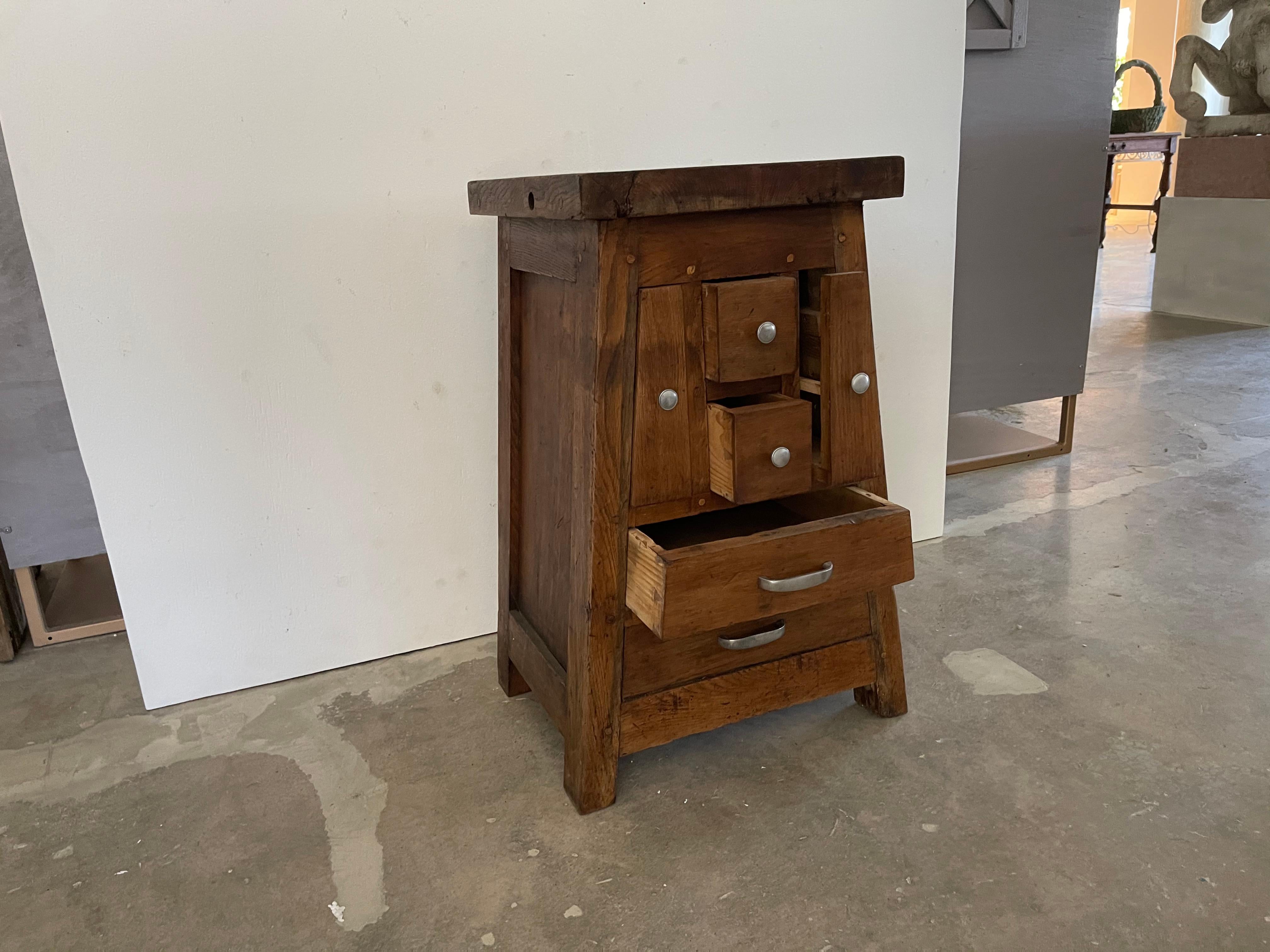 Circa 1900 French Antique Walnut Butcher Block – Rustic Provincial Worktable For Sale 13