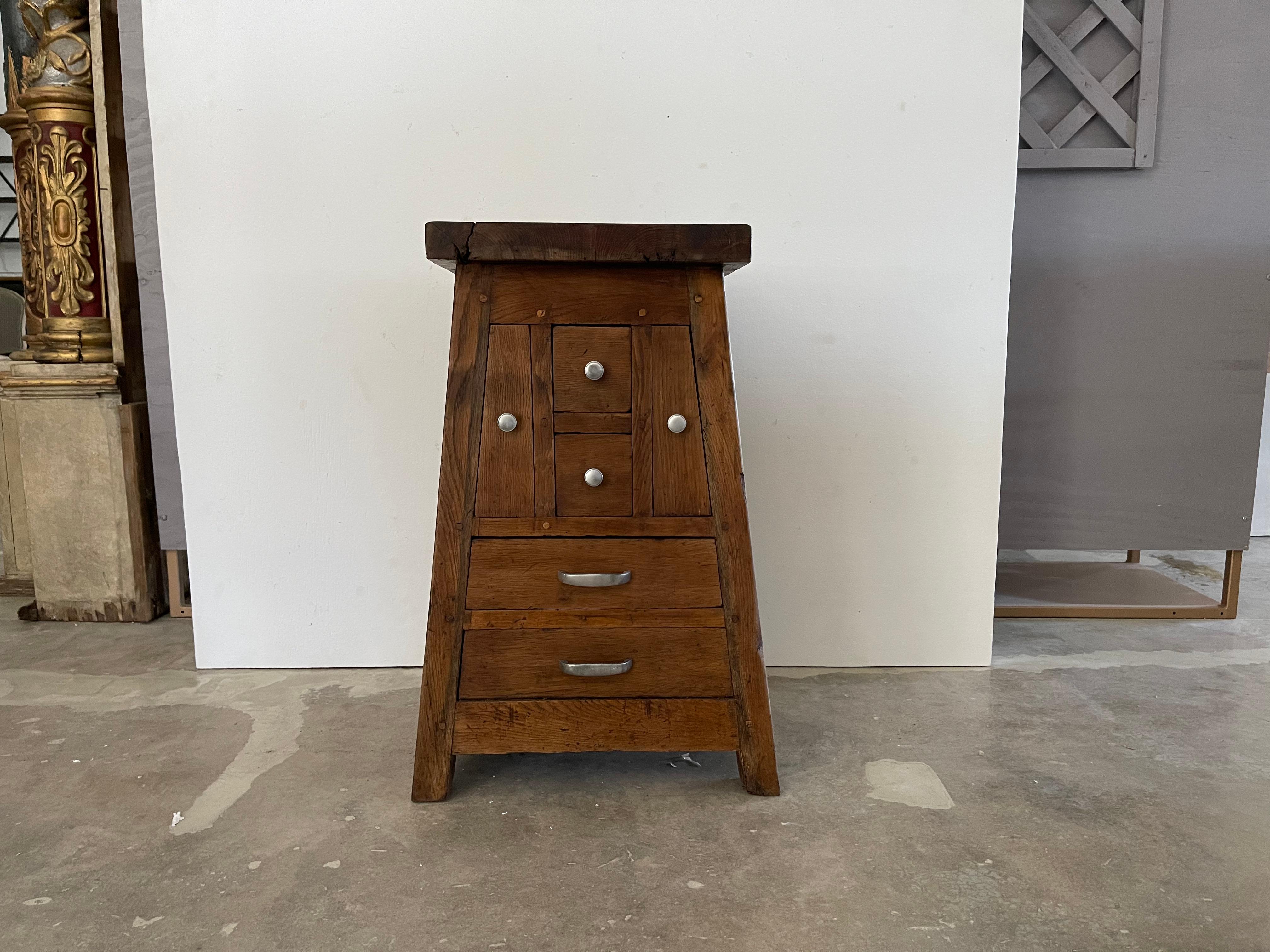 Circa 1900 French Antique Walnut Butcher Block – Rustic Provincial Worktable For Sale 4