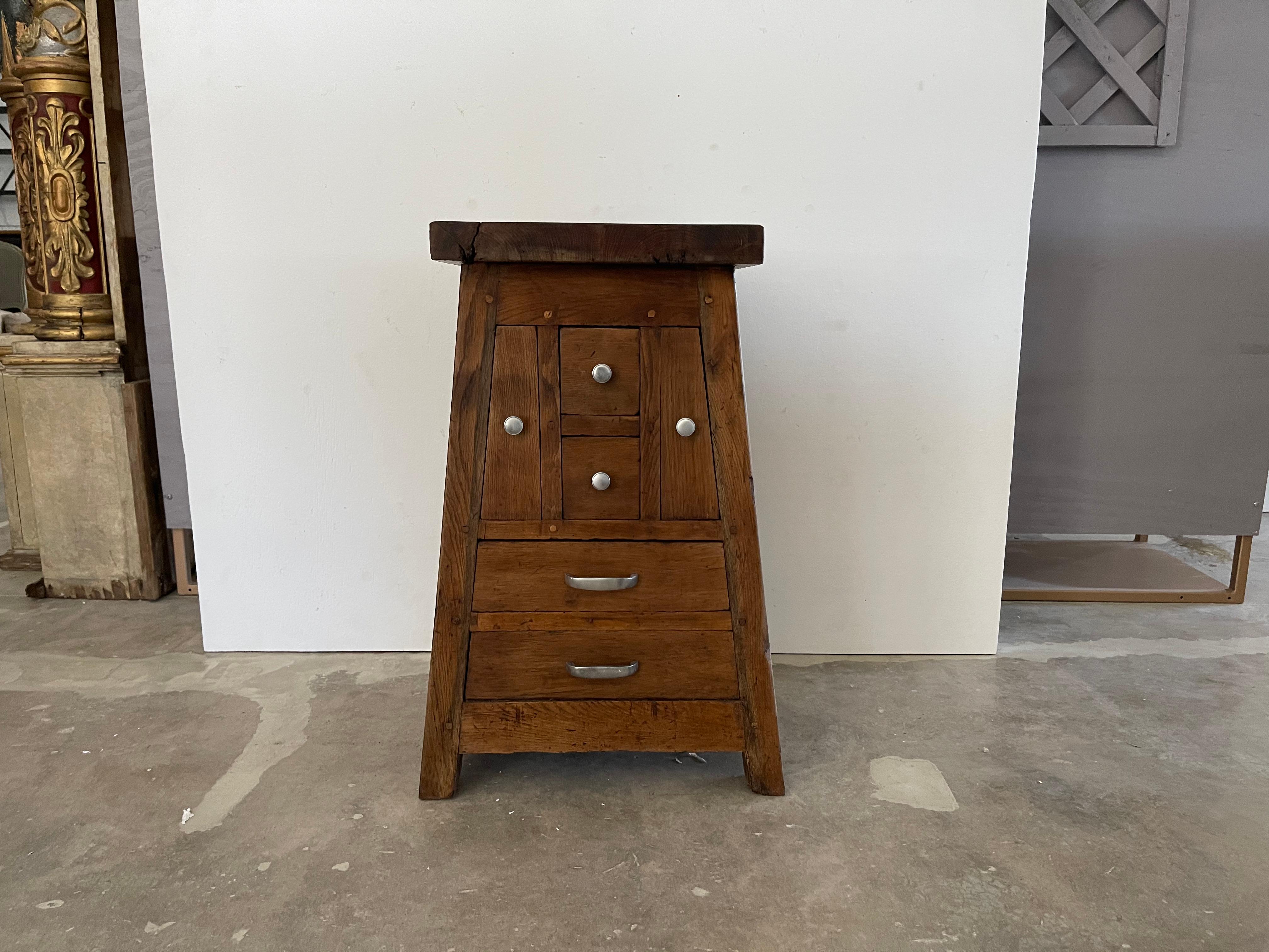 Circa 1900 French Antique Walnut Butcher Block – Rustic Provincial Worktable For Sale 5