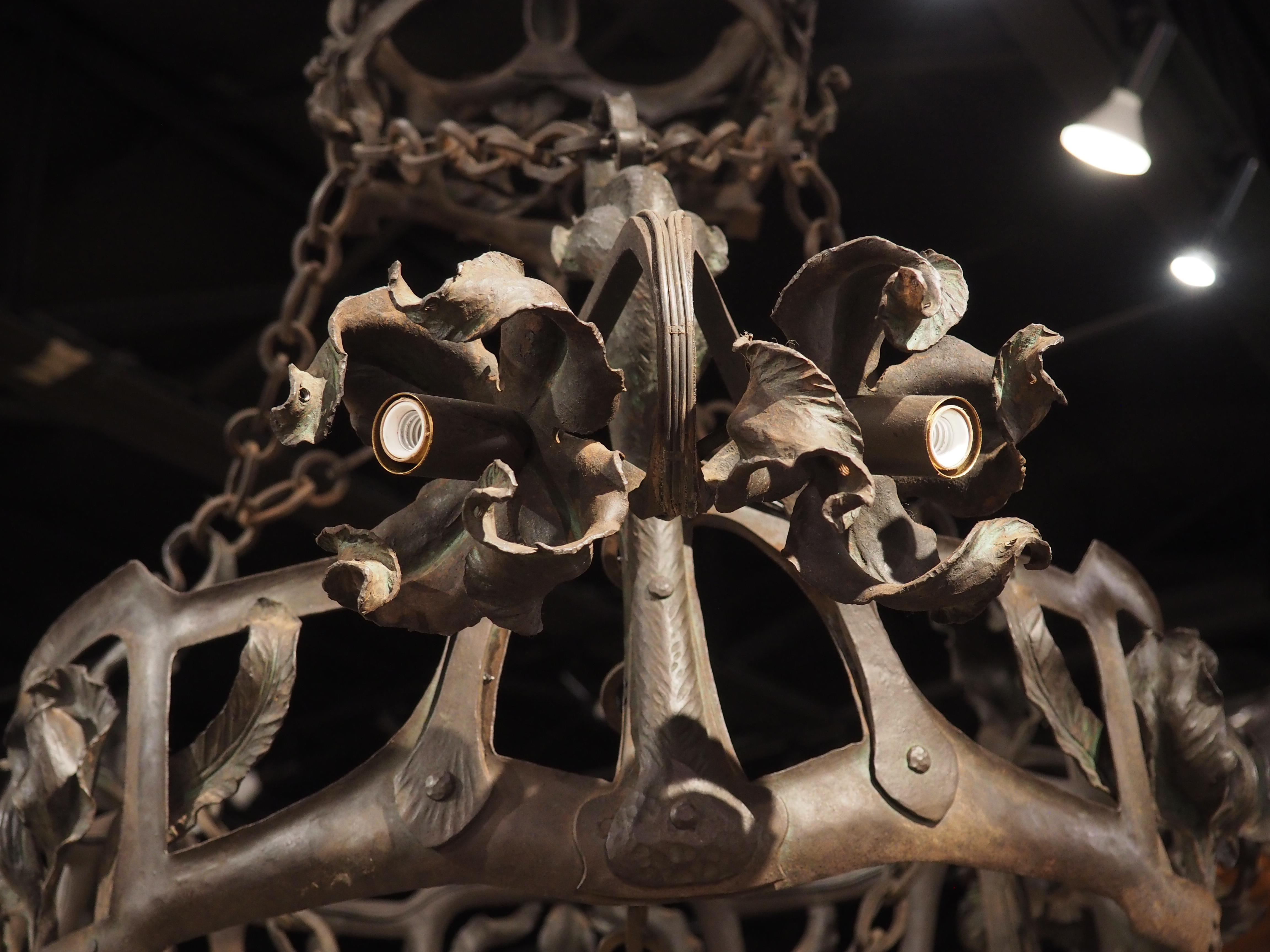 French Art Nouveau Wrought Iron Chandelier, circa 1900 For Sale 3