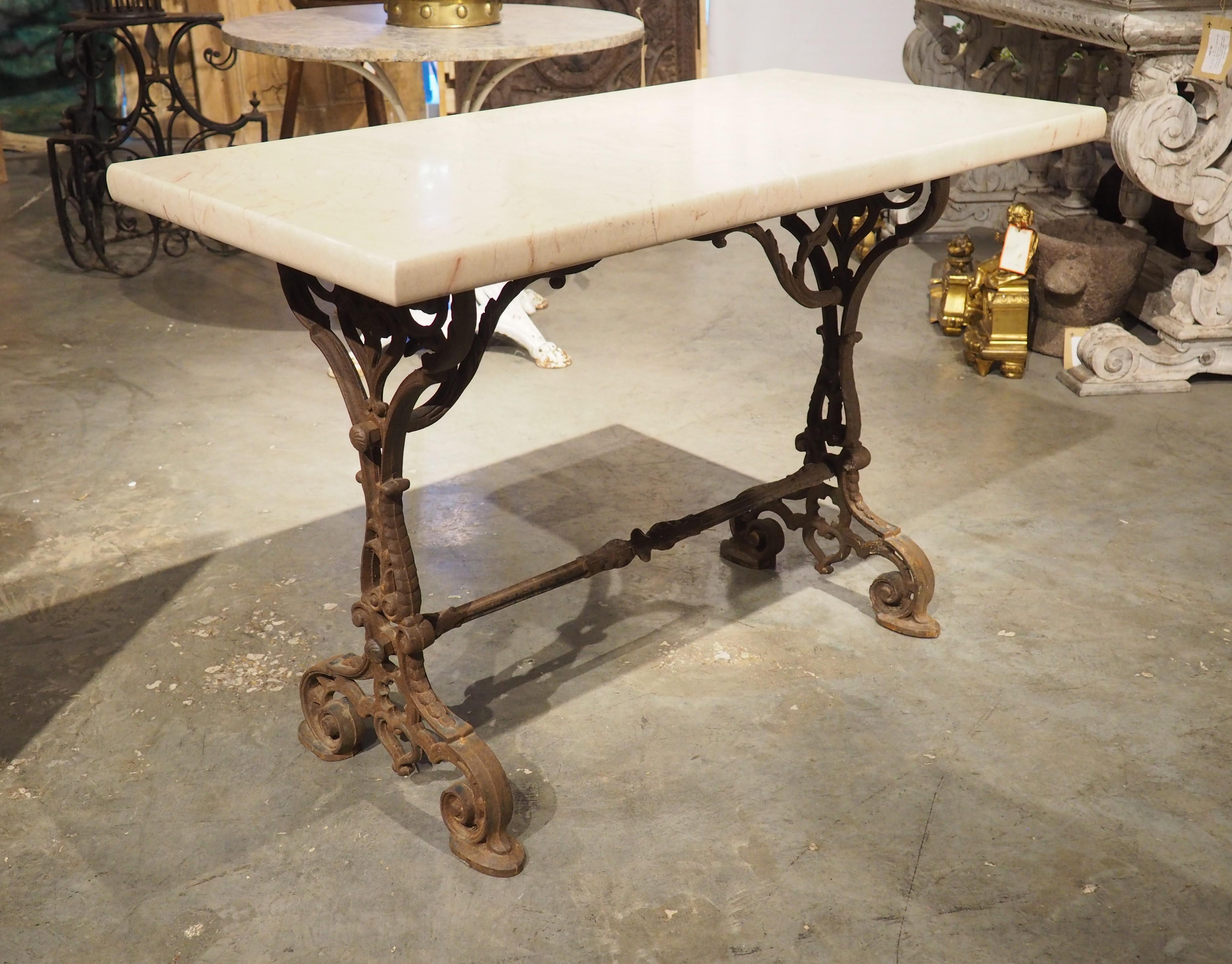 Table de bistrot française en fonte datant d'environ 1900 avec plateau en marbre en vente 8