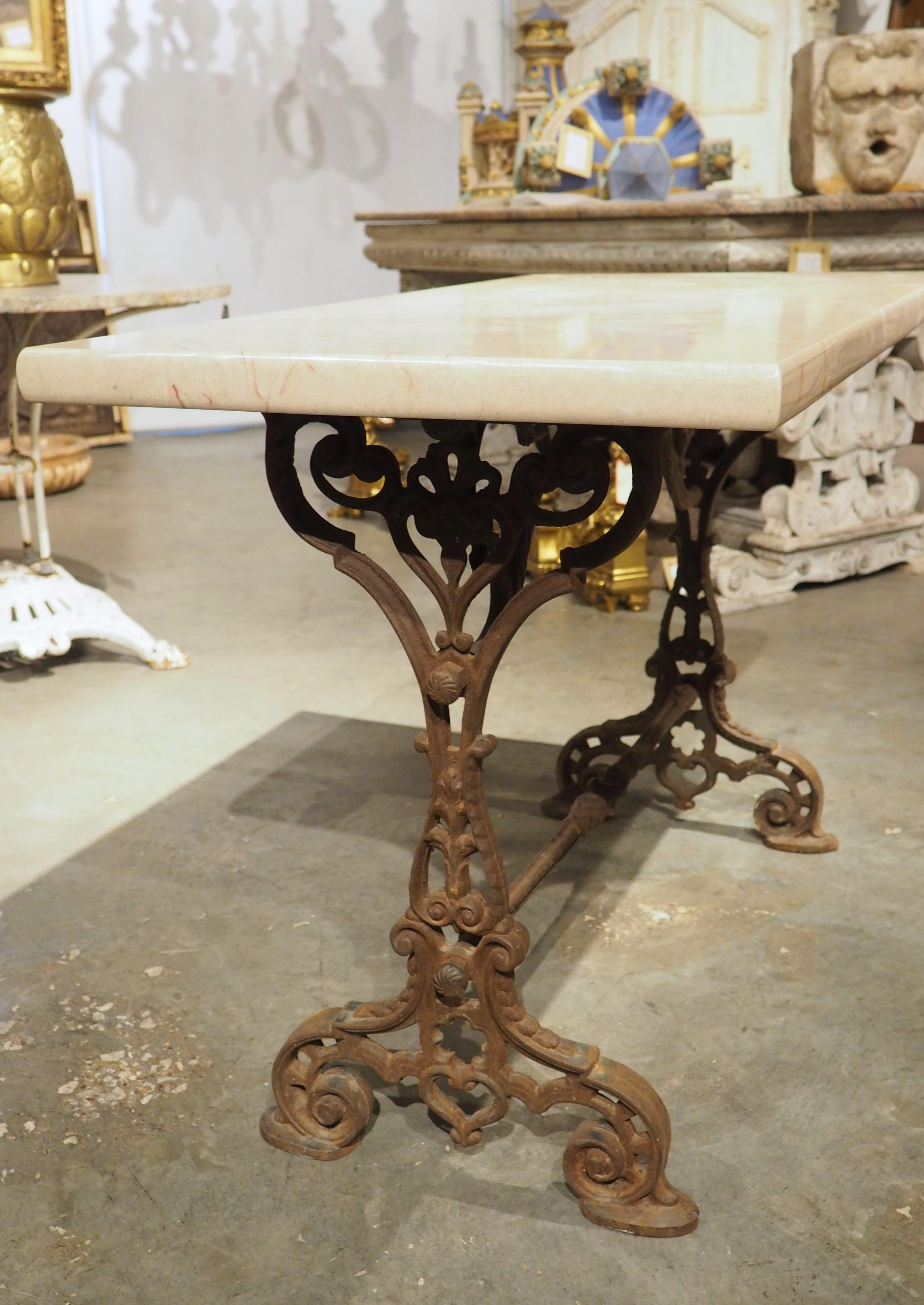 Table de bistrot française en fonte datant d'environ 1900 avec plateau en marbre en vente 9