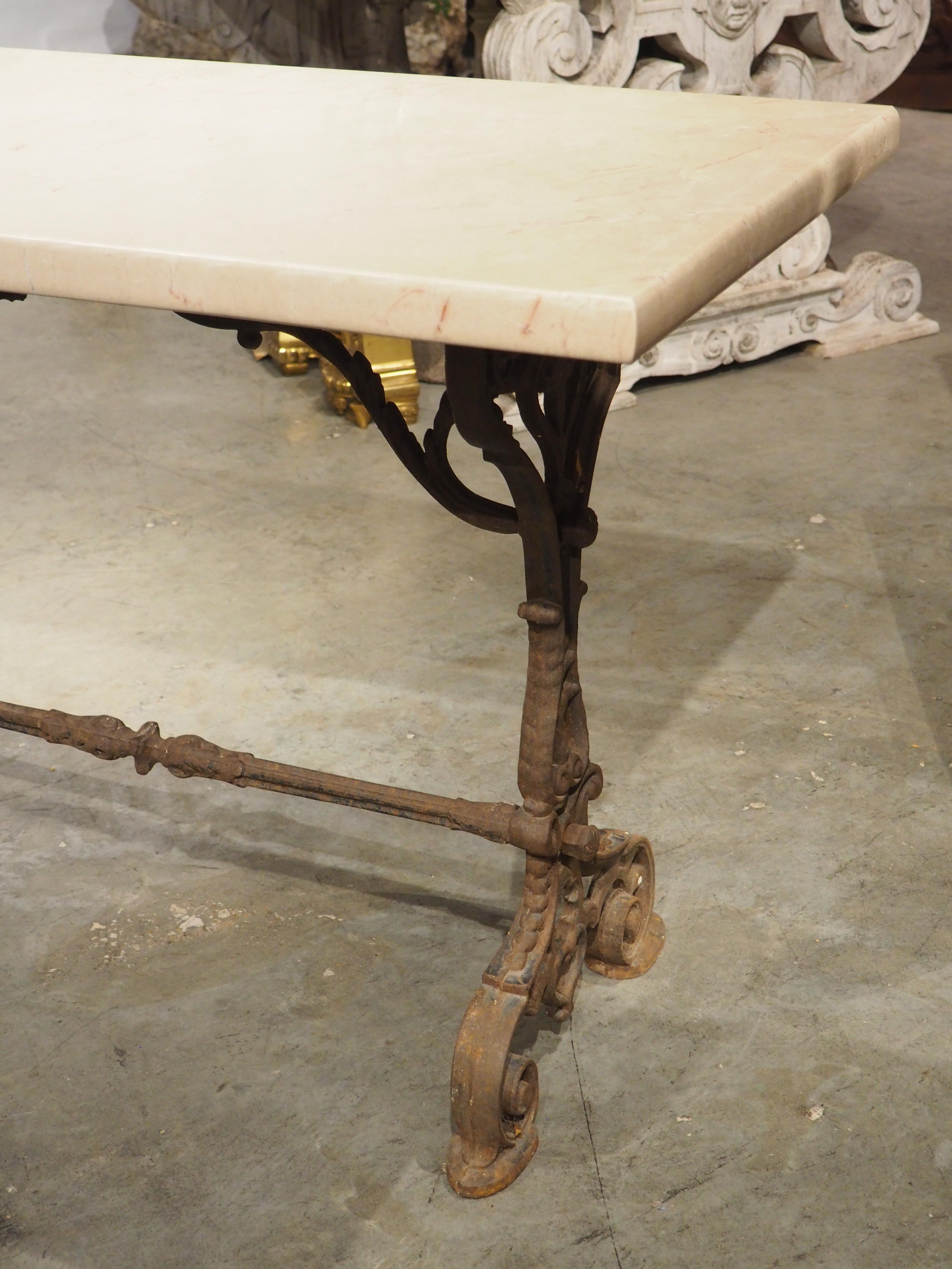 Table de bistrot française en fonte datant d'environ 1900 avec plateau en marbre en vente 12