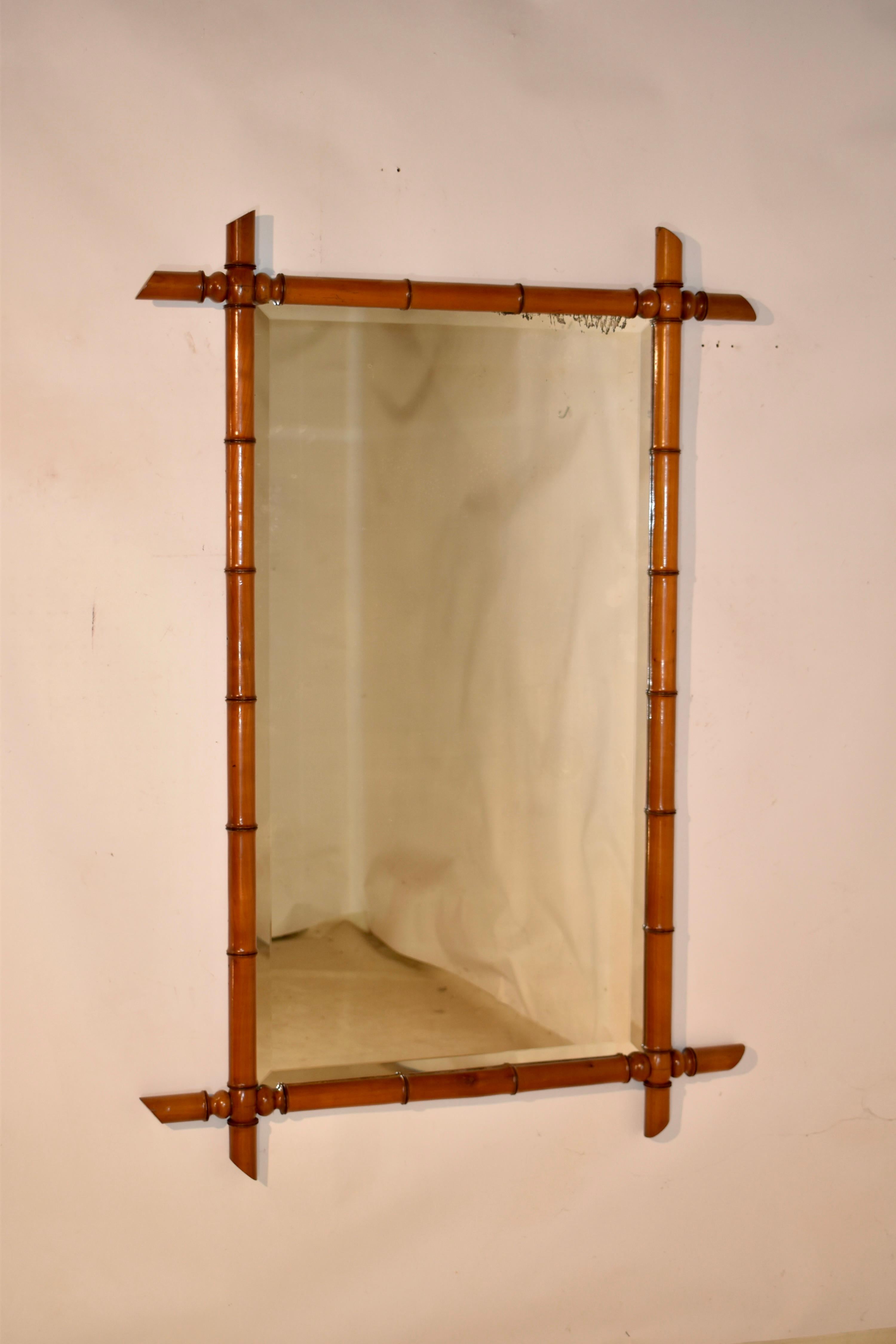 Art Nouveau Specchio in finto bambù in ciliegio francese del 1900 circa in vendita