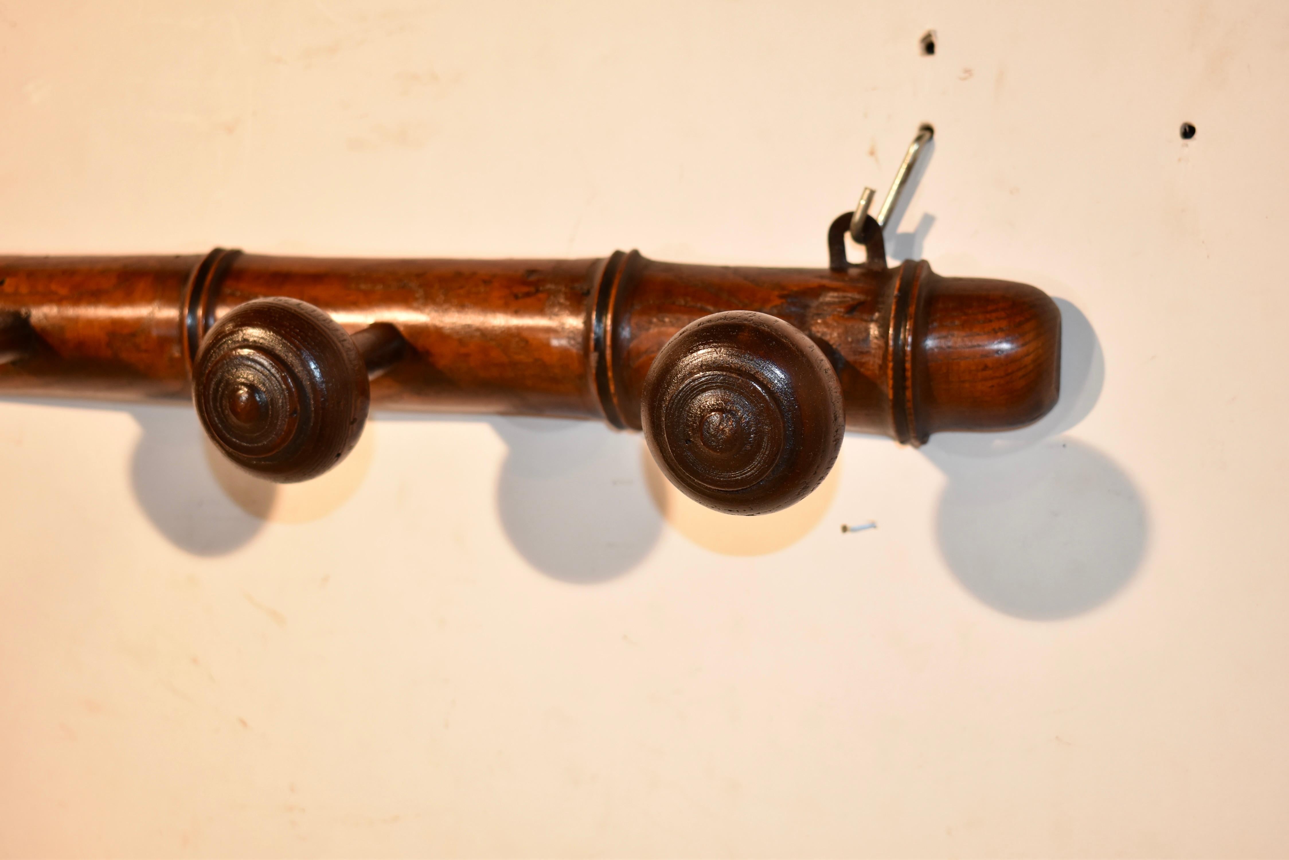 CIRCA 1900 Französisch Ulme Hut oder Kleiderständer im Zustand „Gut“ im Angebot in High Point, NC