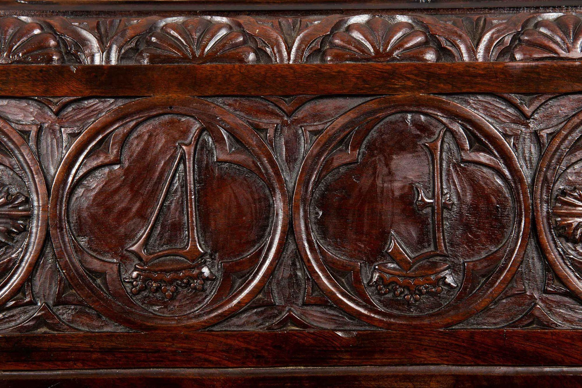 CIRCA 1900 Gotische Revival Antike geschnitzt Nussbaum Bibliothek Tisch im Angebot 12