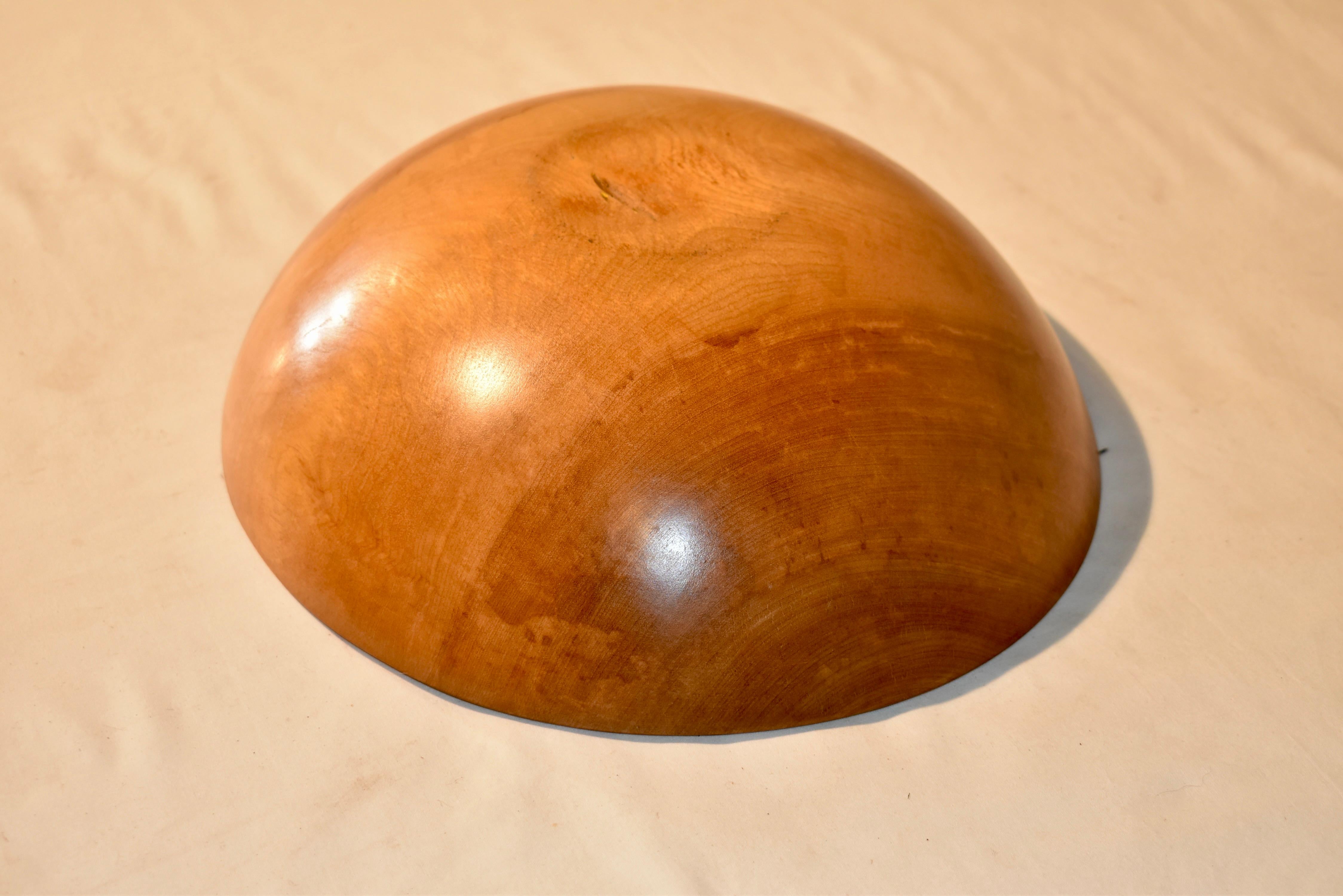 Circa 1900 Hand Turned Maple Bowl In Good Condition For Sale In High Point, NC