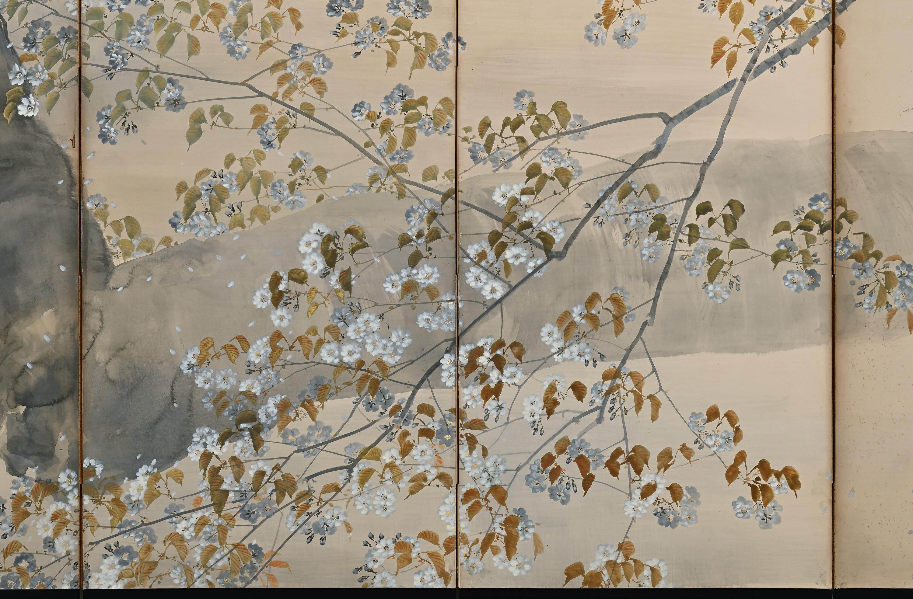 Japanischer Raumteiler um 1900. Kirschblüten in Mondlicht. Meiji-Periode. (Handbemalt) im Angebot